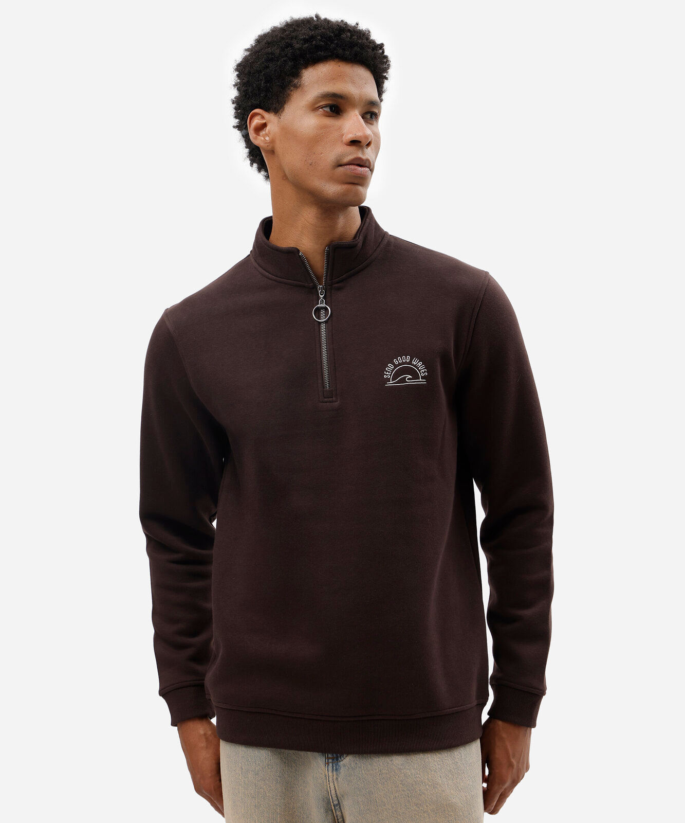 blusão masculino de moletom gola alta com zíper estampado marrom