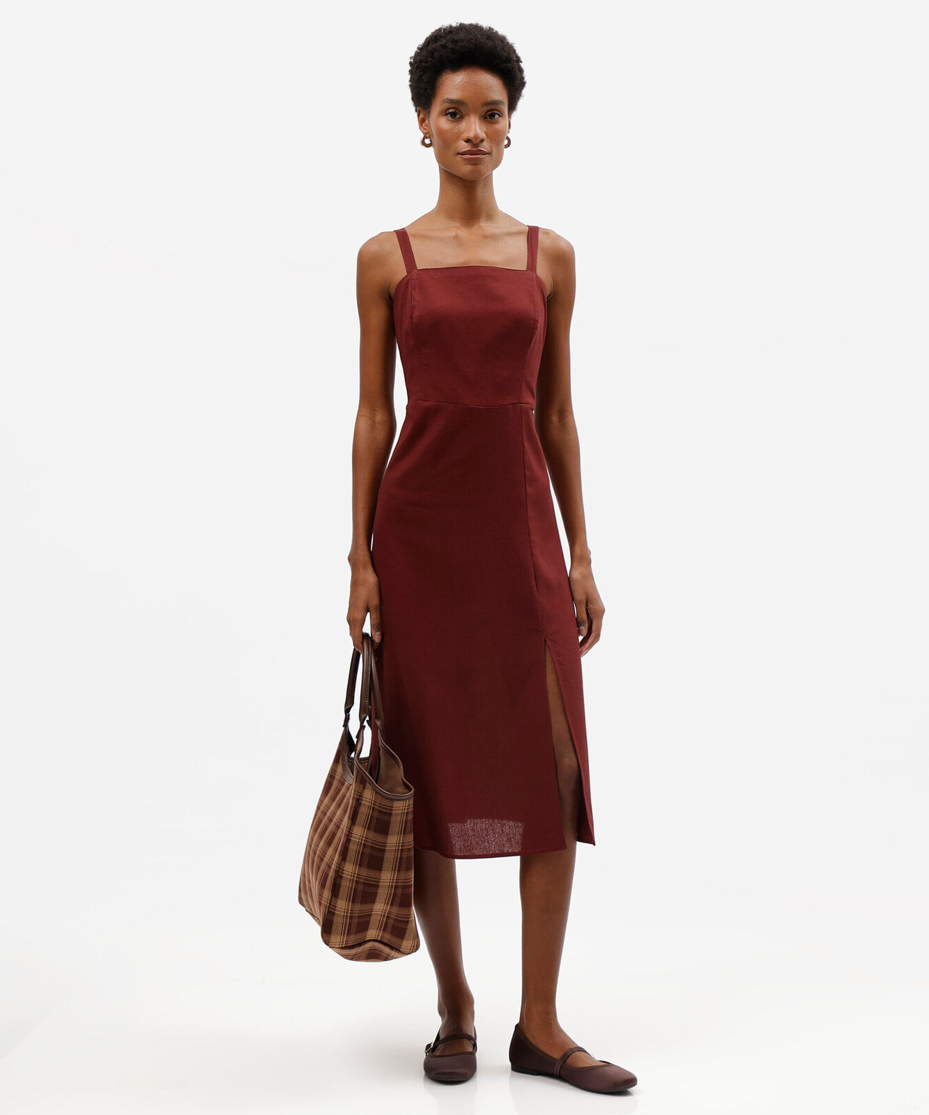 vestido midi com linho decote quadrado vinho