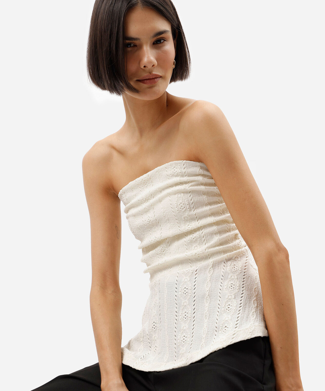 blusa peplum feminina sem alça de laise off white