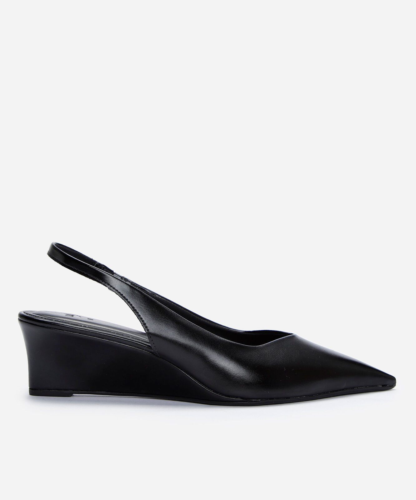 scarpin slingback anabela baixo preto