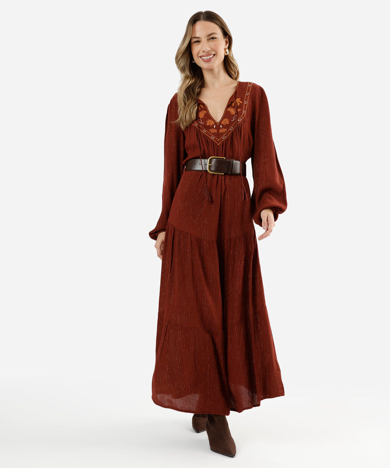 vestido longo bata feminino de viscose com recortes e lurex bordado marrom