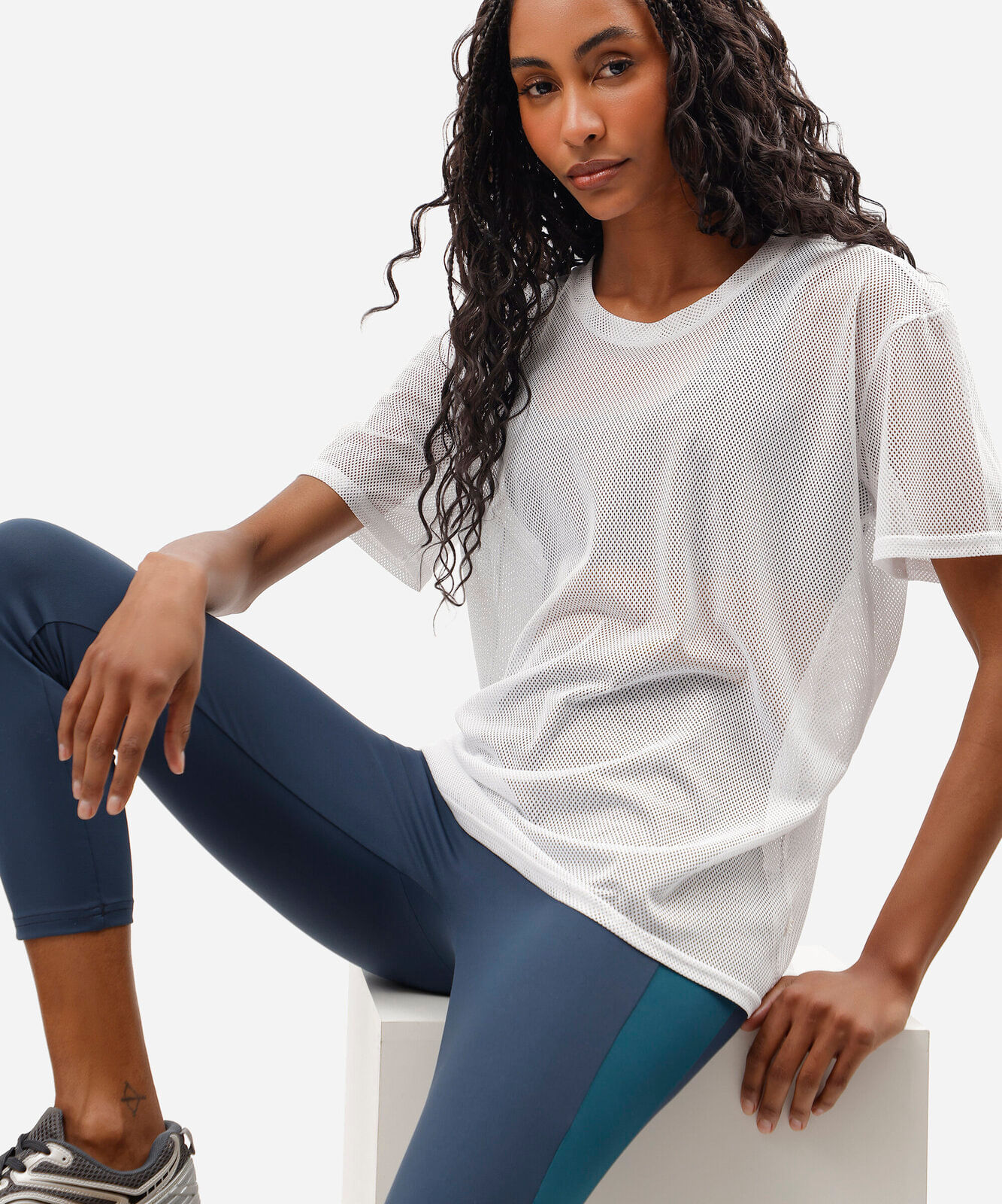 camiseta esportiva feminina de tela branca
