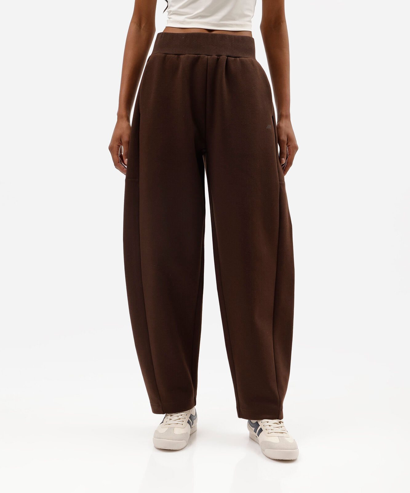 calça barrel feminina de moletom esportiva marrom