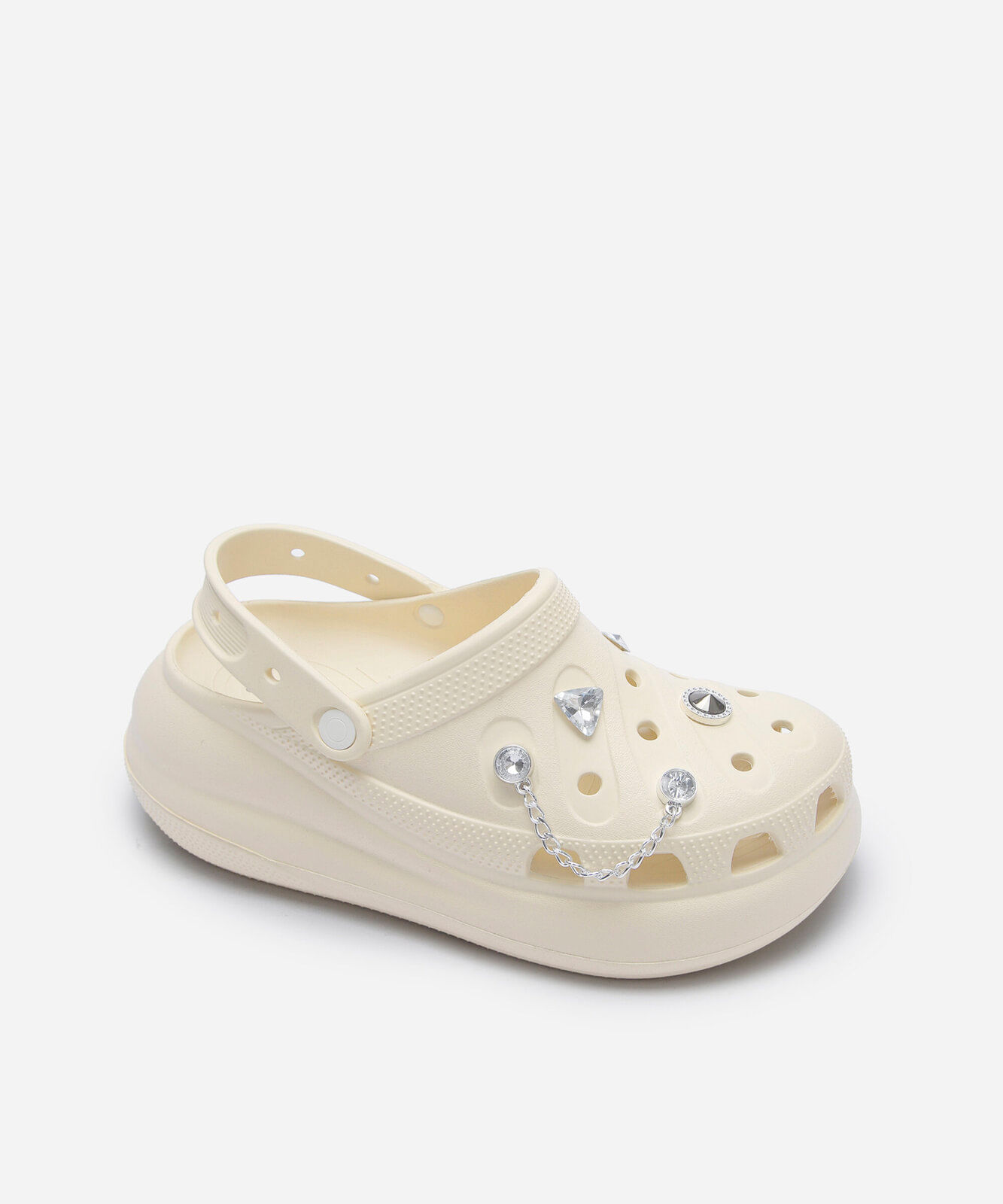 babuche flatform feminino com pingentes off white