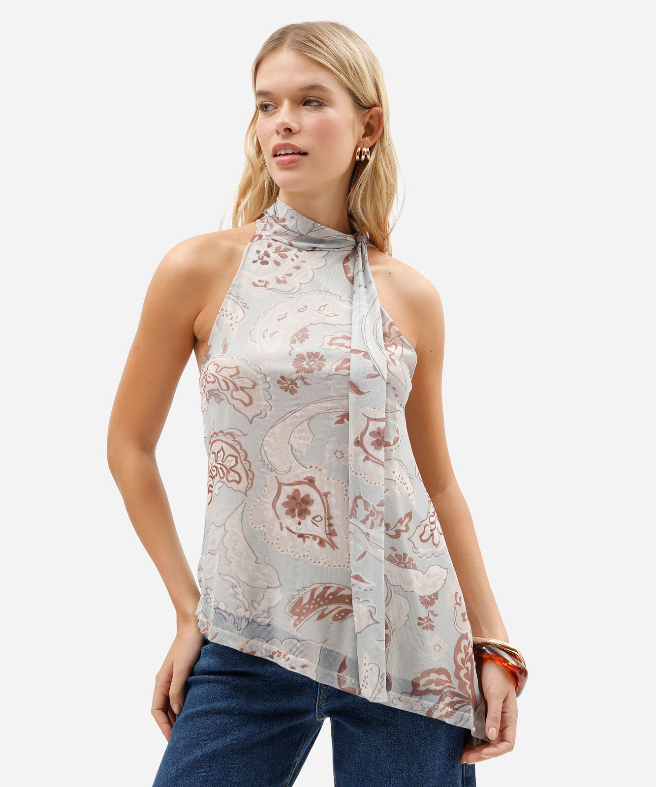 blusa feminina de tule gola alta com amarração assimétrica paisley azul