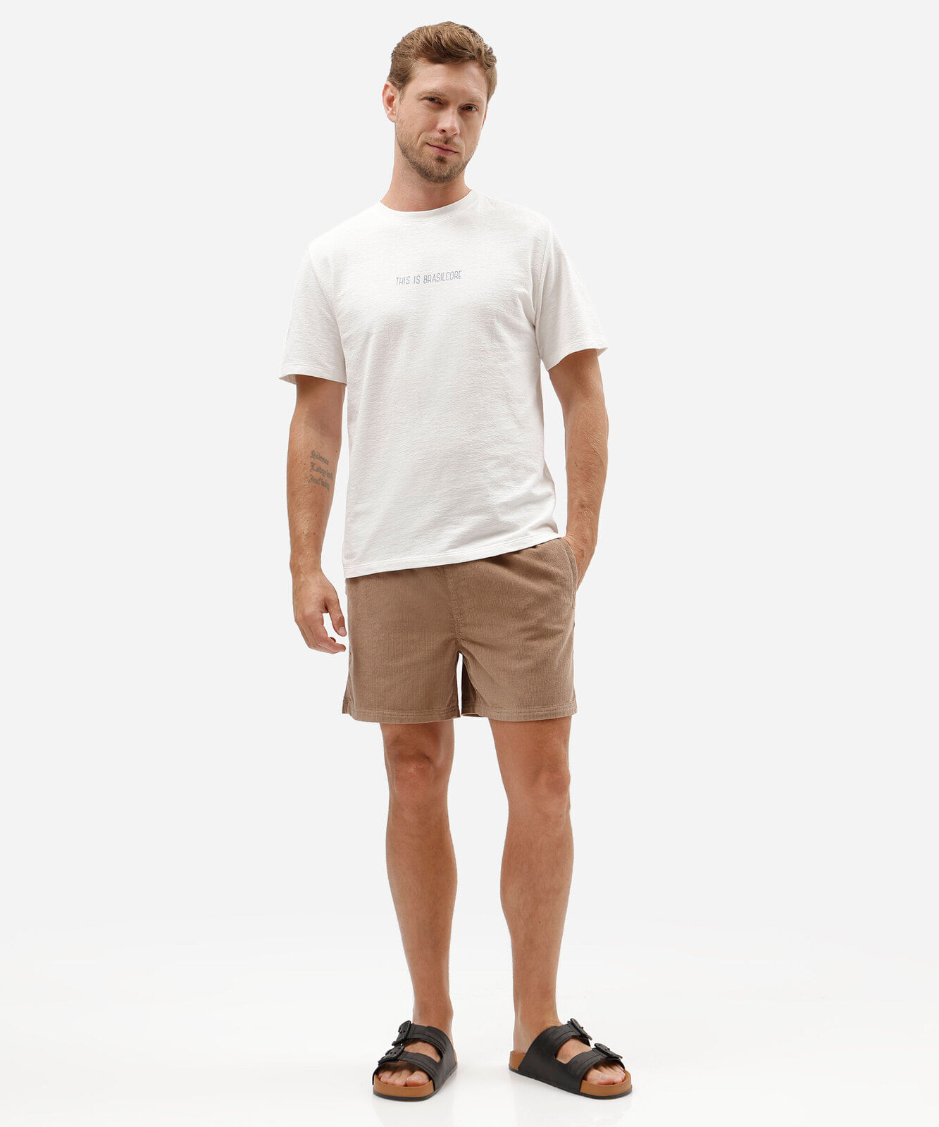 short de veludo cotelê com bolsos marrom