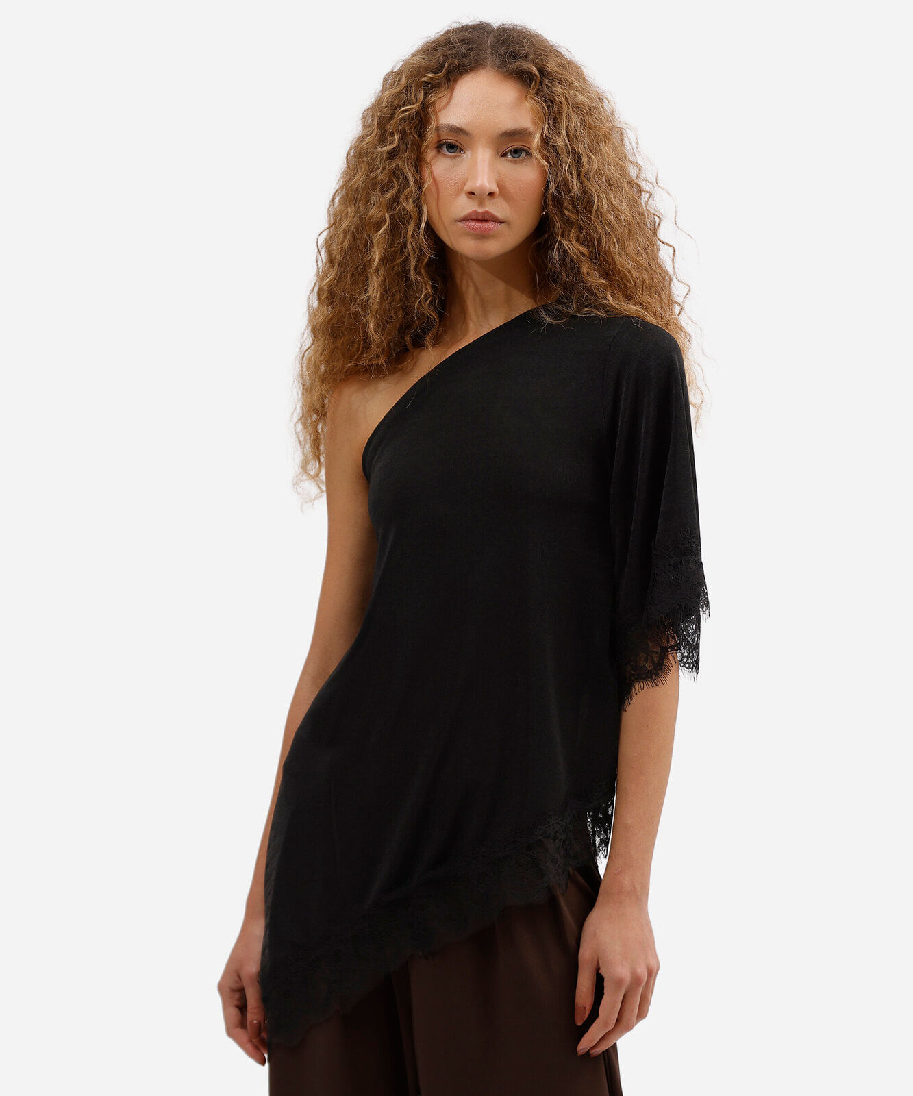 blusa ombro único feminina assimétrica com renda preta