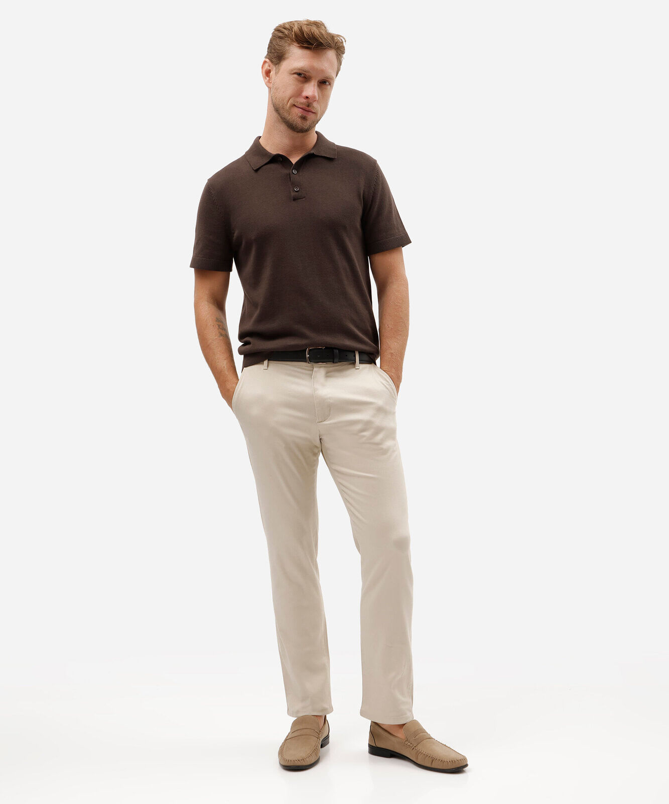 calça slim masculina de sarja com cinto bege