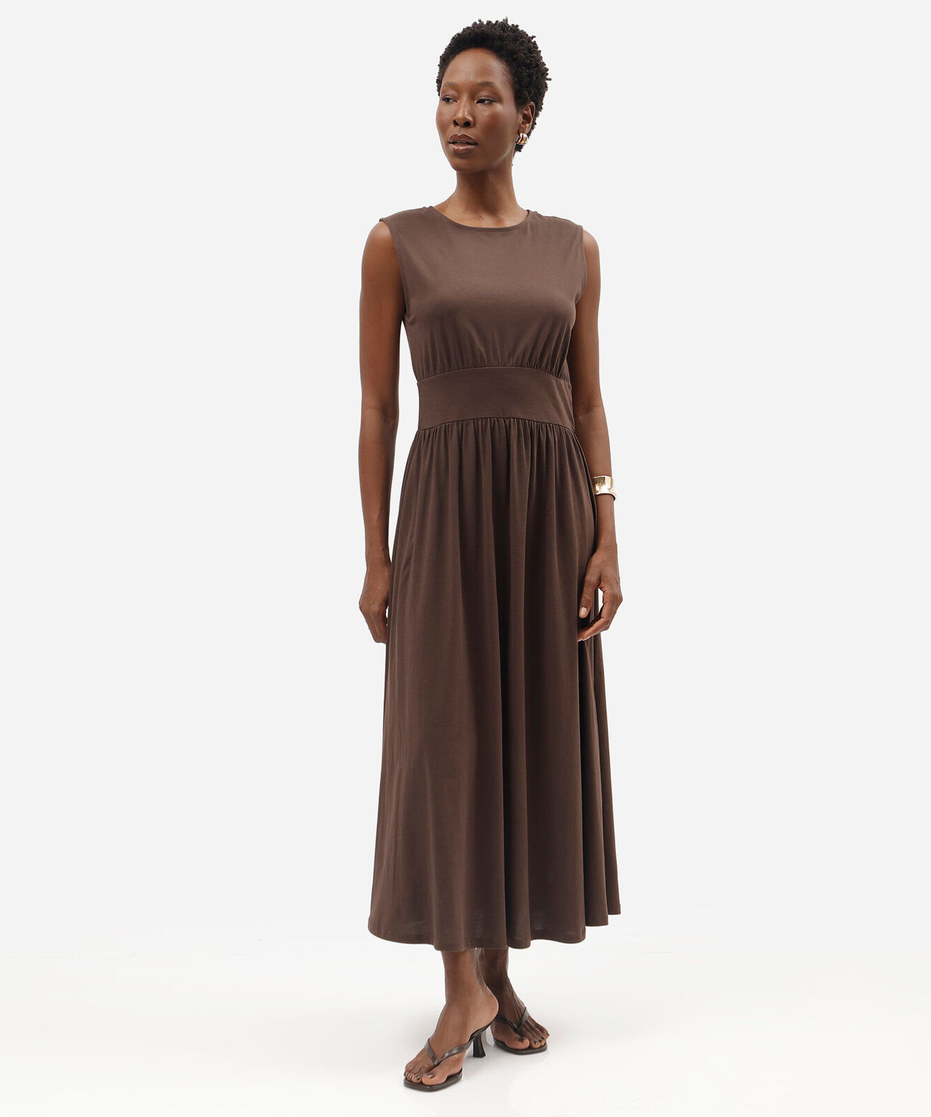 vestido midi feminino de algodão com recorte franzido marrom