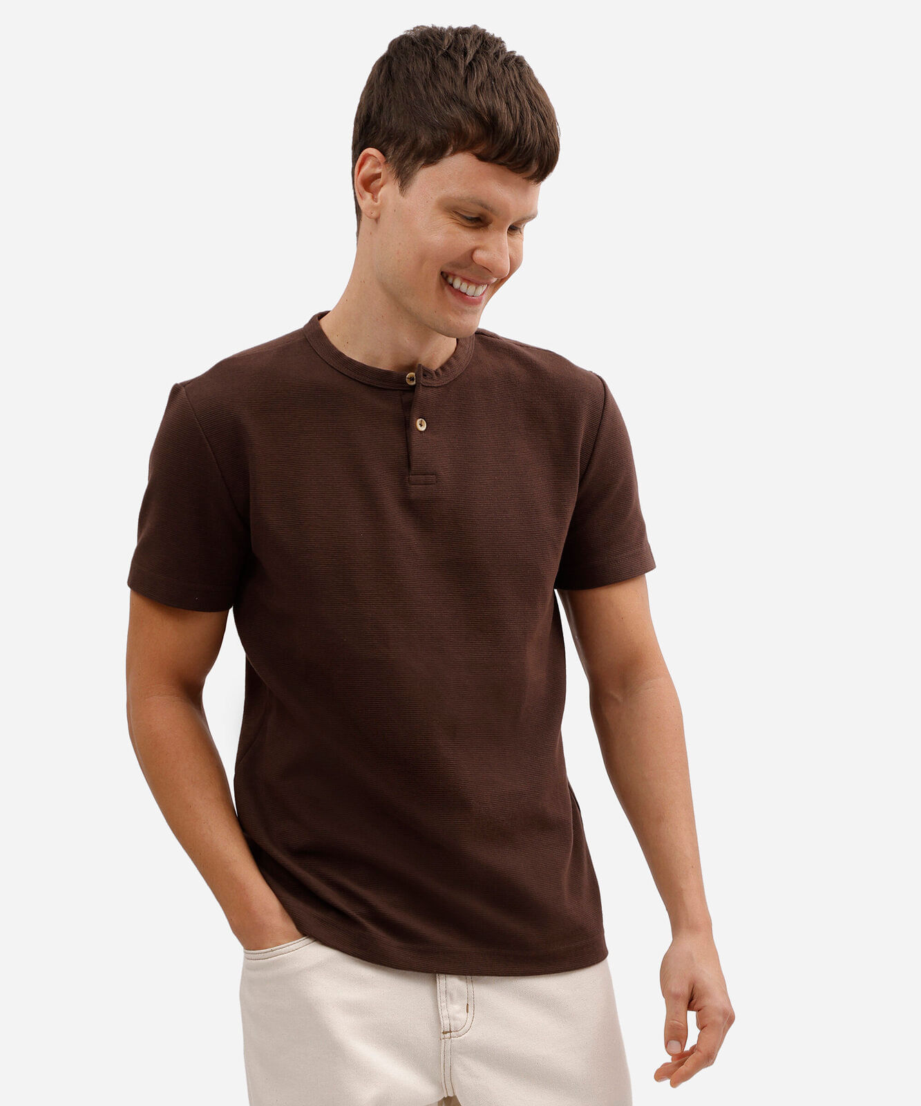 camiseta de algodão texturizada manga curta marrom