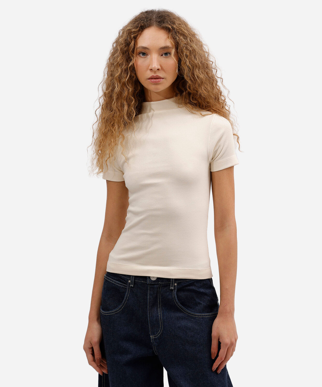 blusa feminina de algodão gola alta manga curta bege