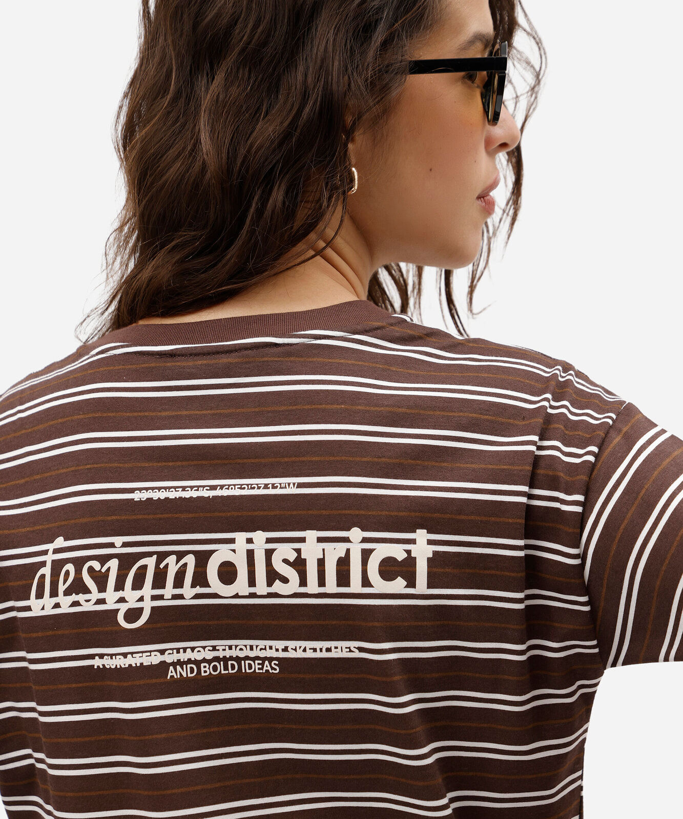 camiseta feminina de algodão manga longa listrada marrom