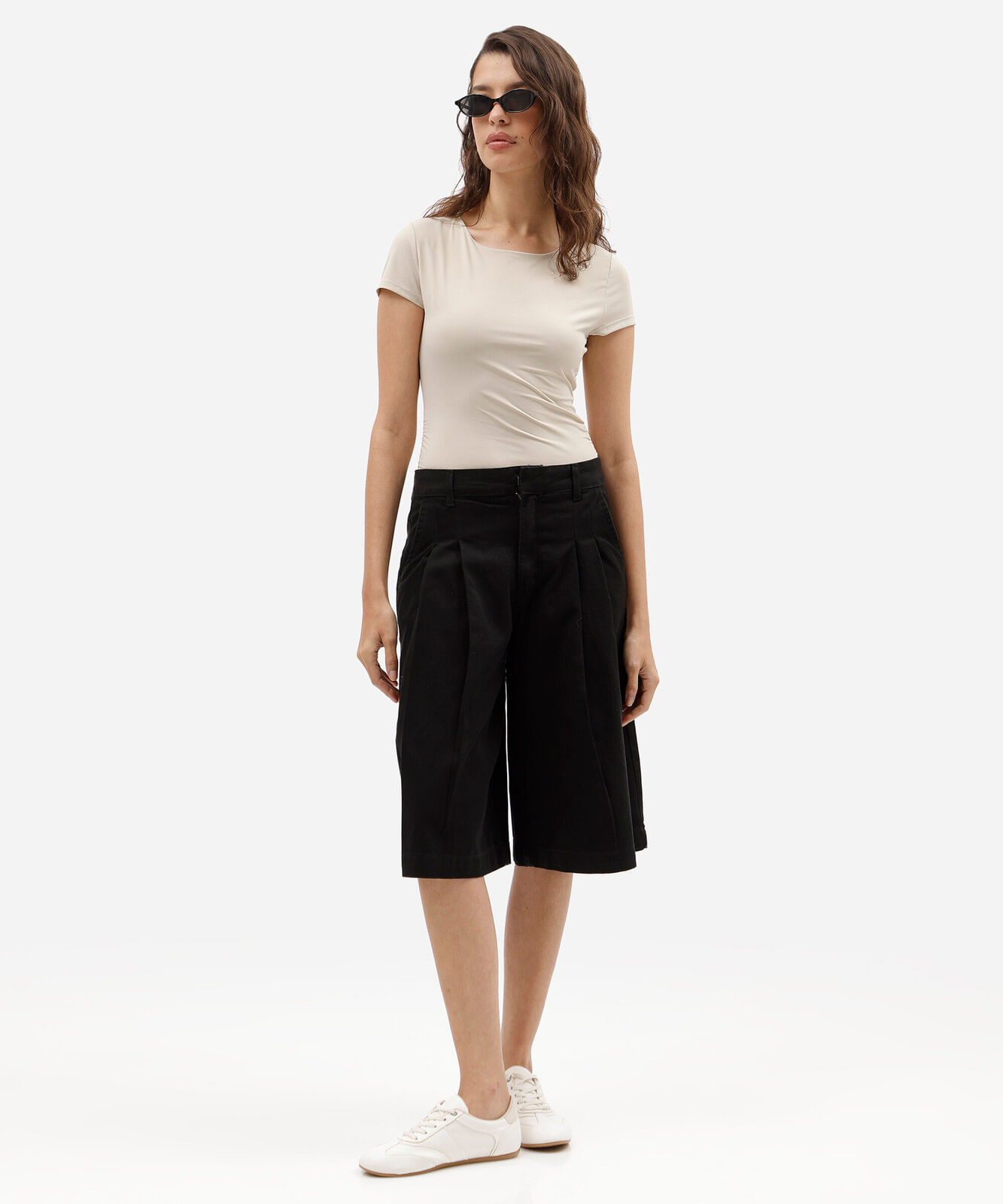 bermuda jorts feminina de sarja com pregas cintura alta preta