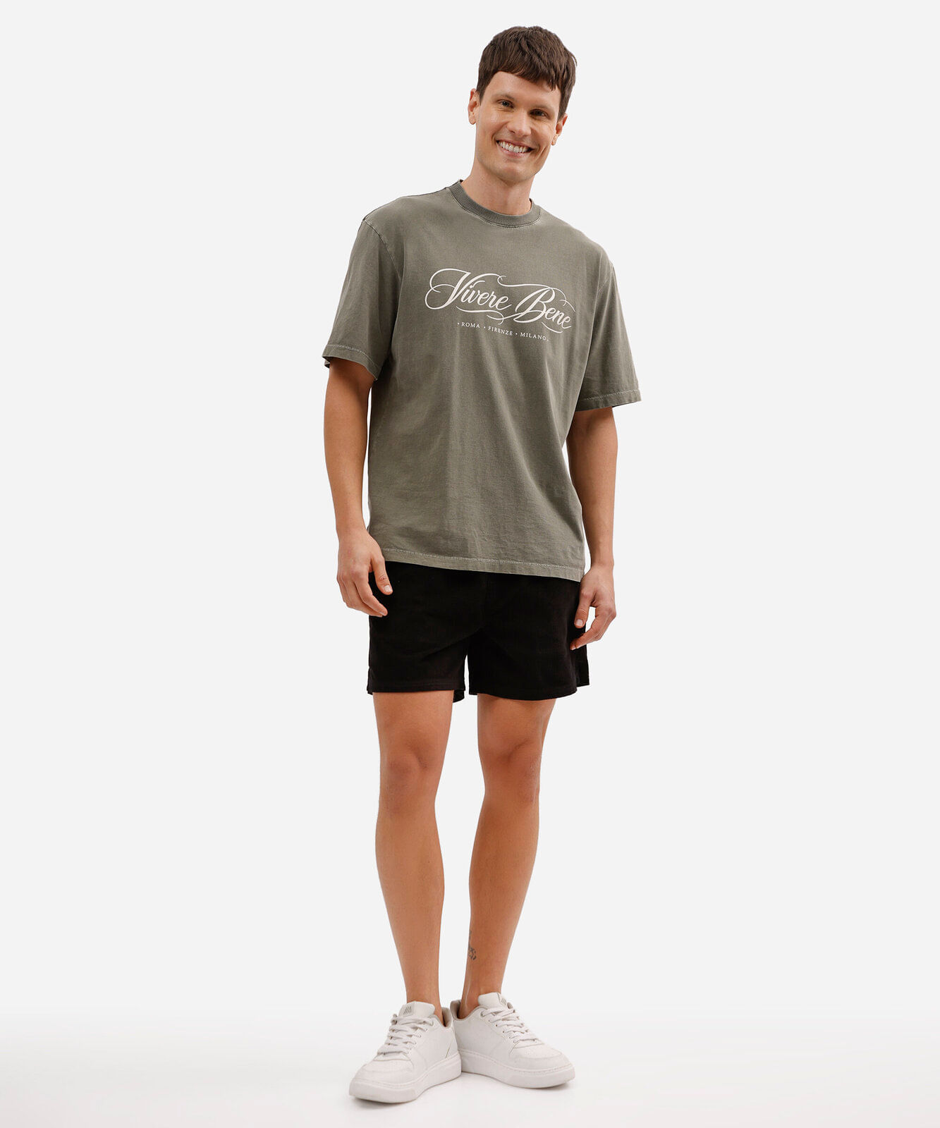 short de veludo cotelê com bolsos preto
