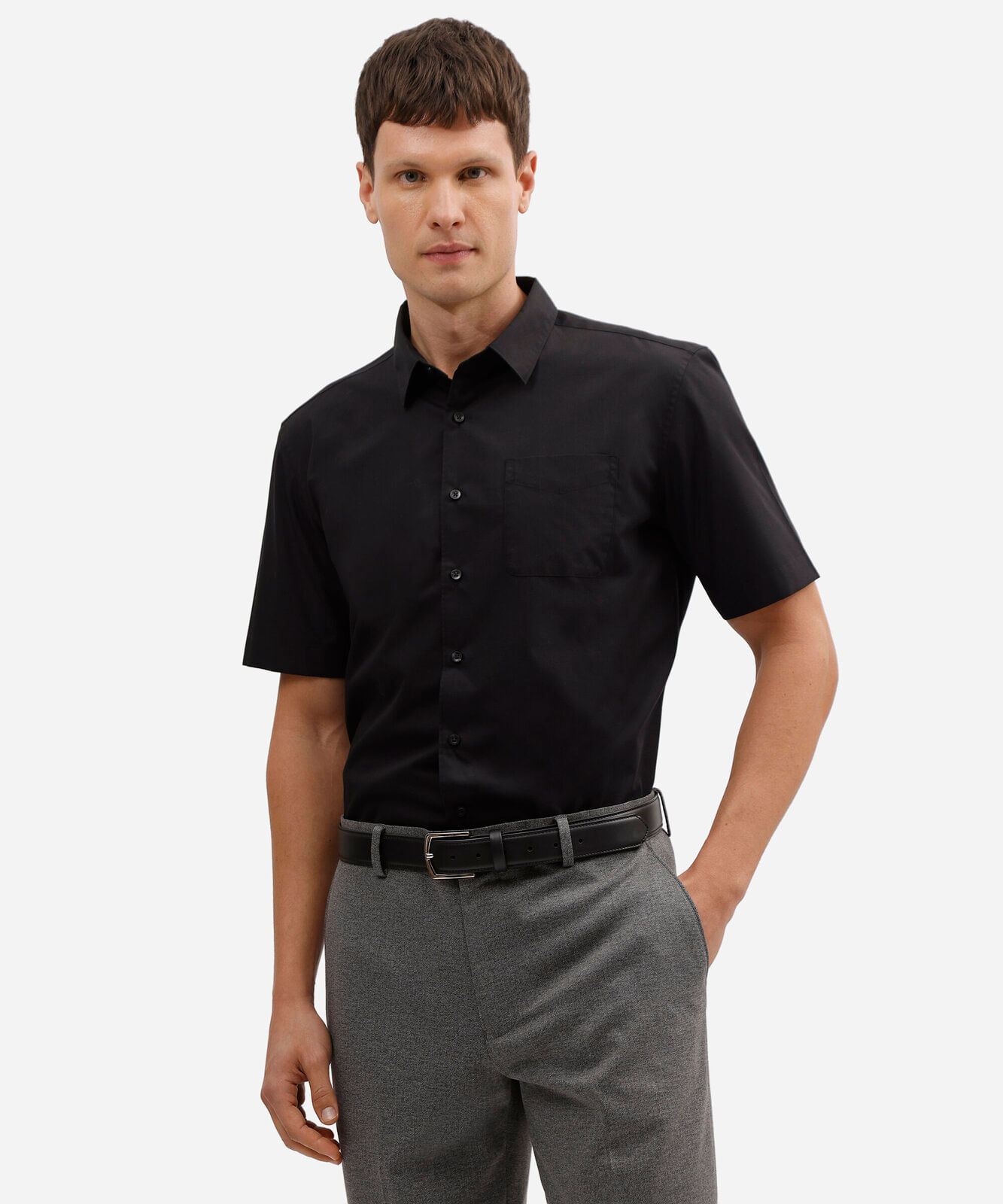 camisa manga curta com bolso preta