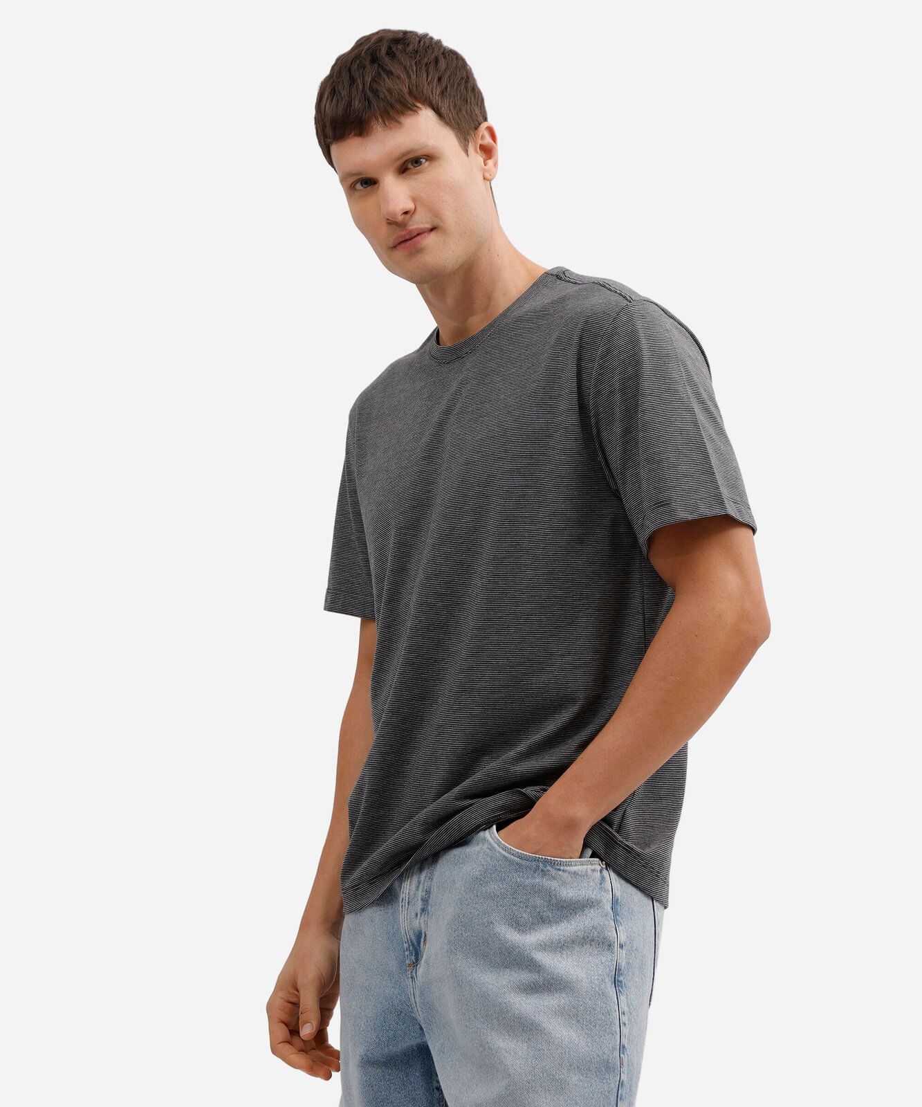 camiseta masculina comfort listrada em algodão texturizado preta