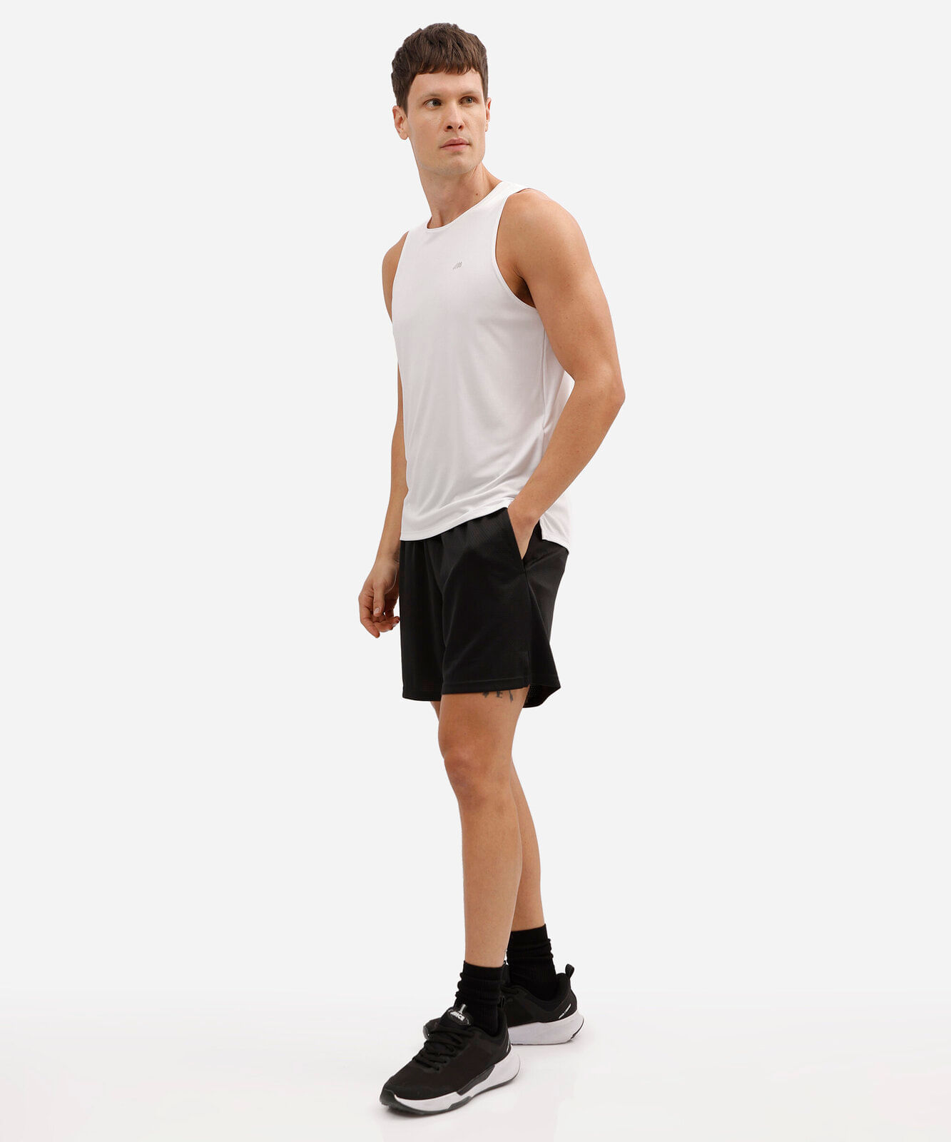 bermuda esportiva masculina 2 em 1 em malha mesh preta