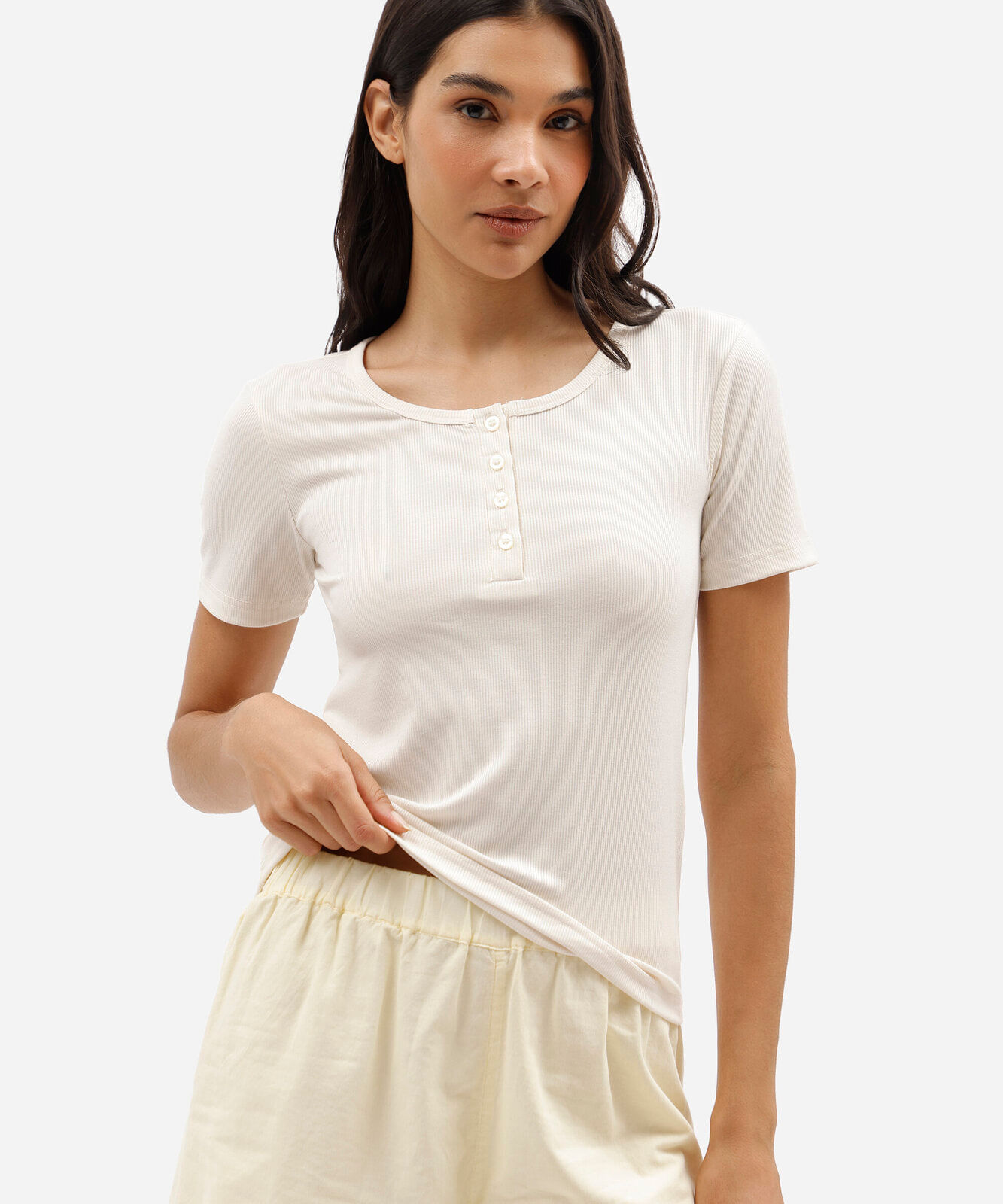 blusa de pijama feminina com botões bege