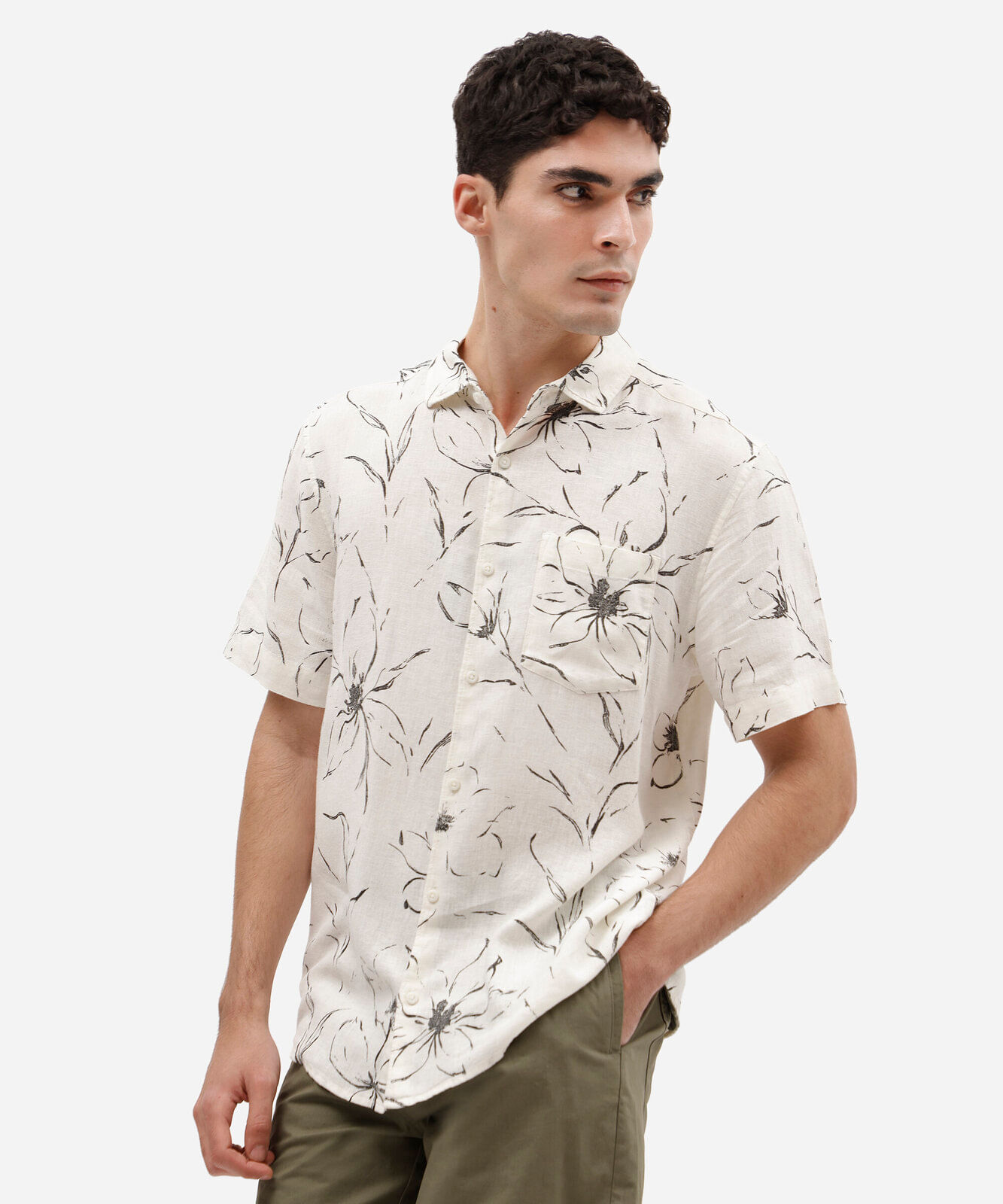 camisa masculina comfort de manga curta com estampa floral em linho e viscose of