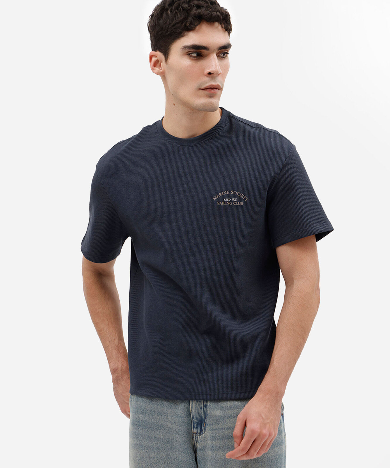 camiseta relaxed masculina de malha waffle com estampa náutica nas costas azul