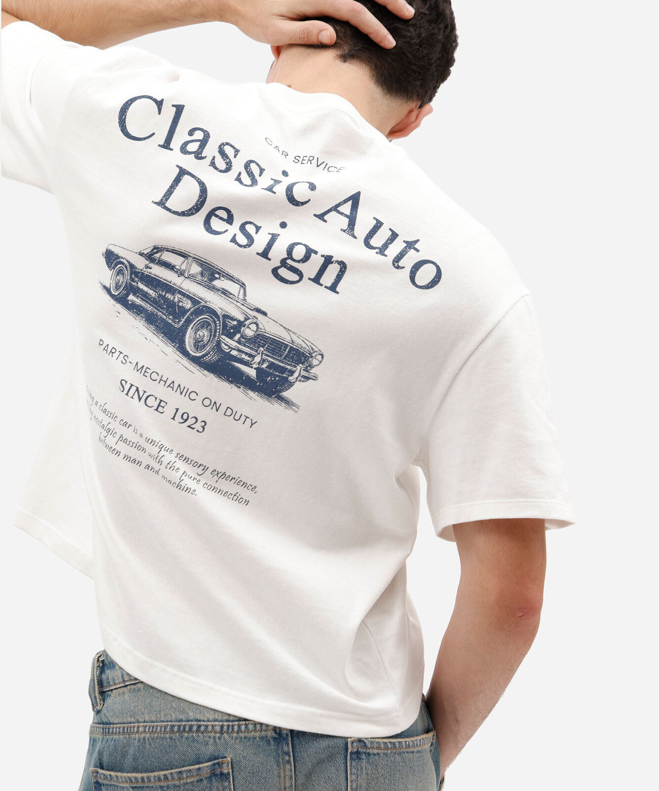 camiseta masculina box de algodão com estampa de carro nas costas off white