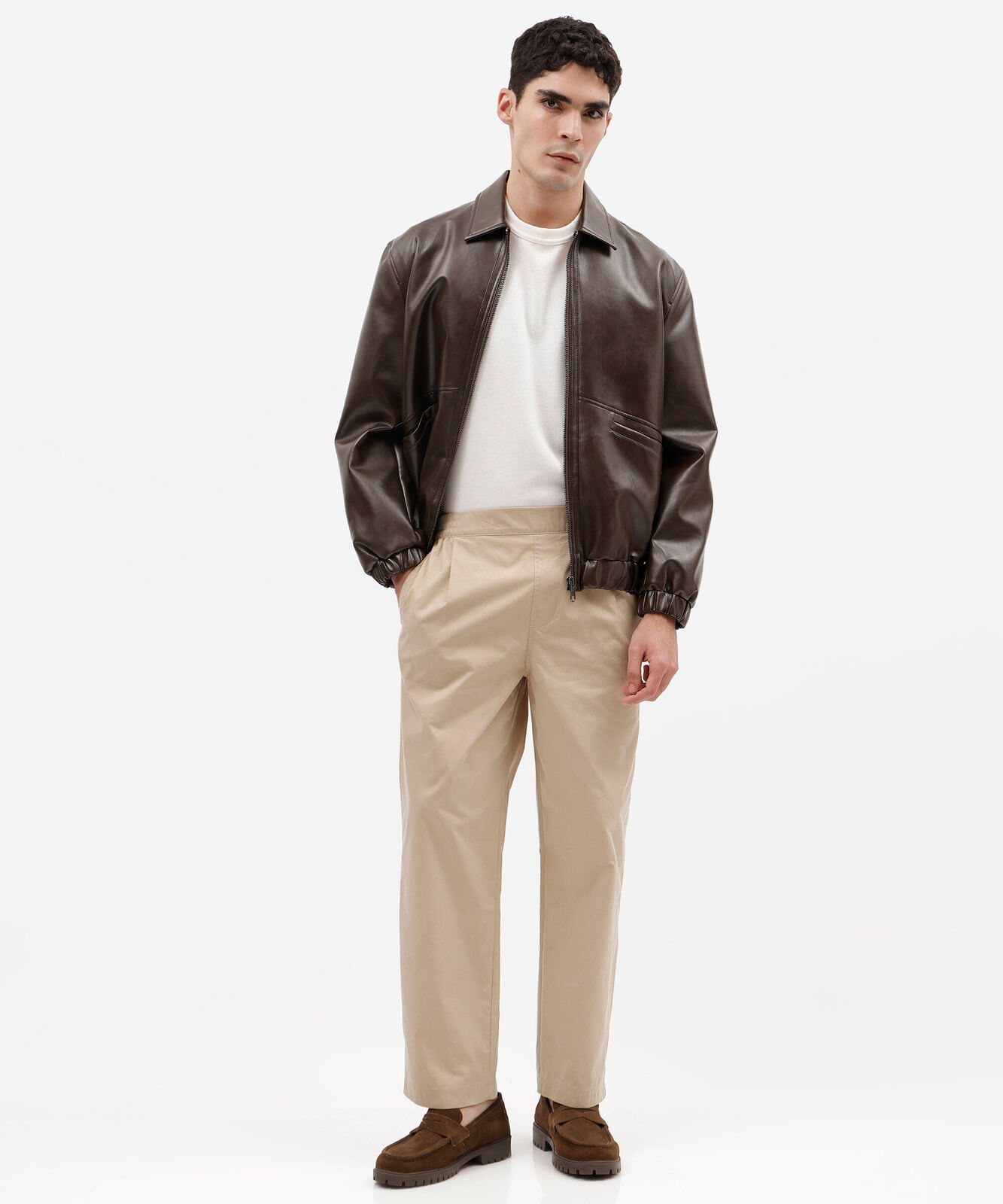 calça masculina reta cropped pregas frontais bege