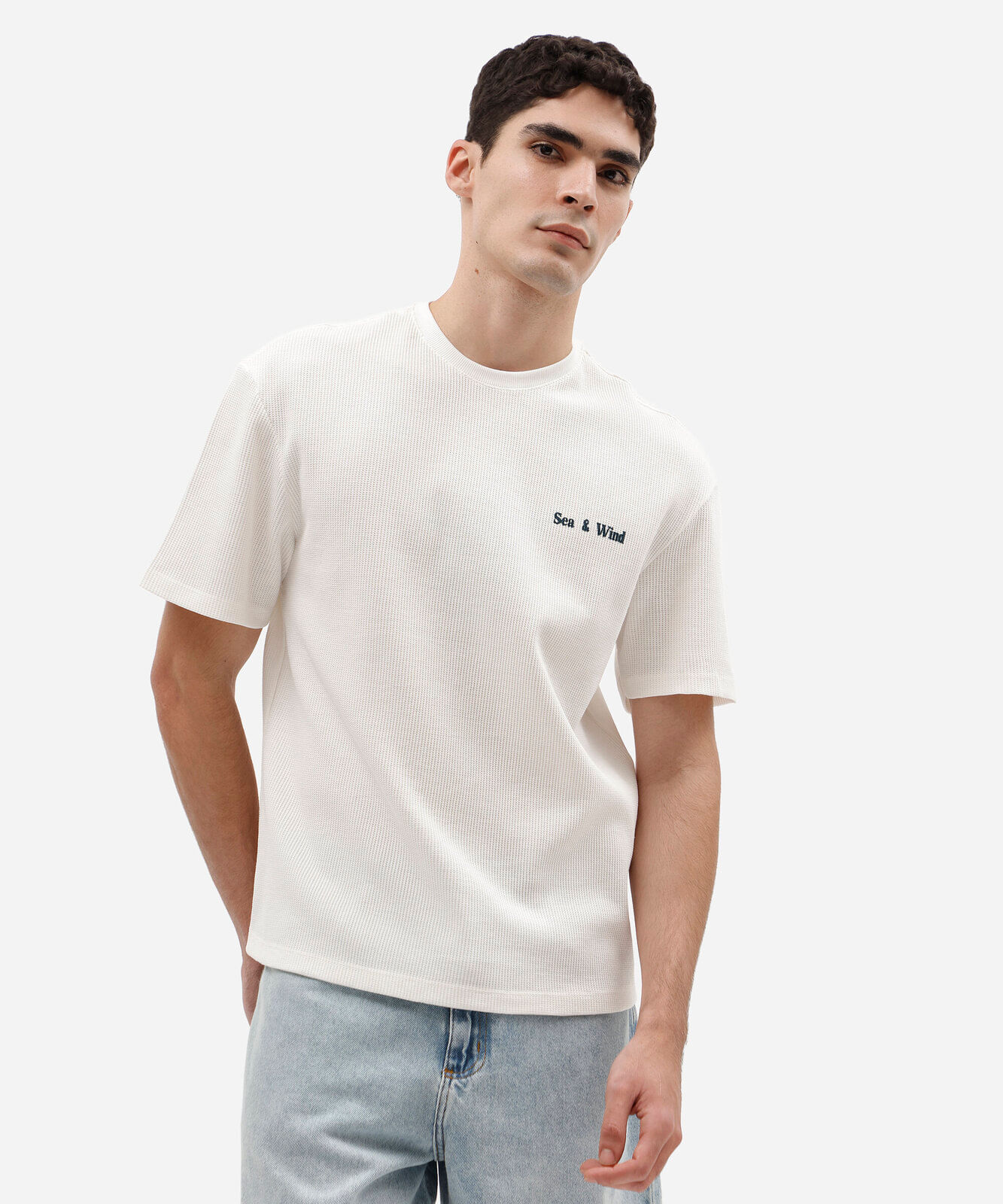 camiseta masculina relaxed em malha waffle com estampa nas costas off white