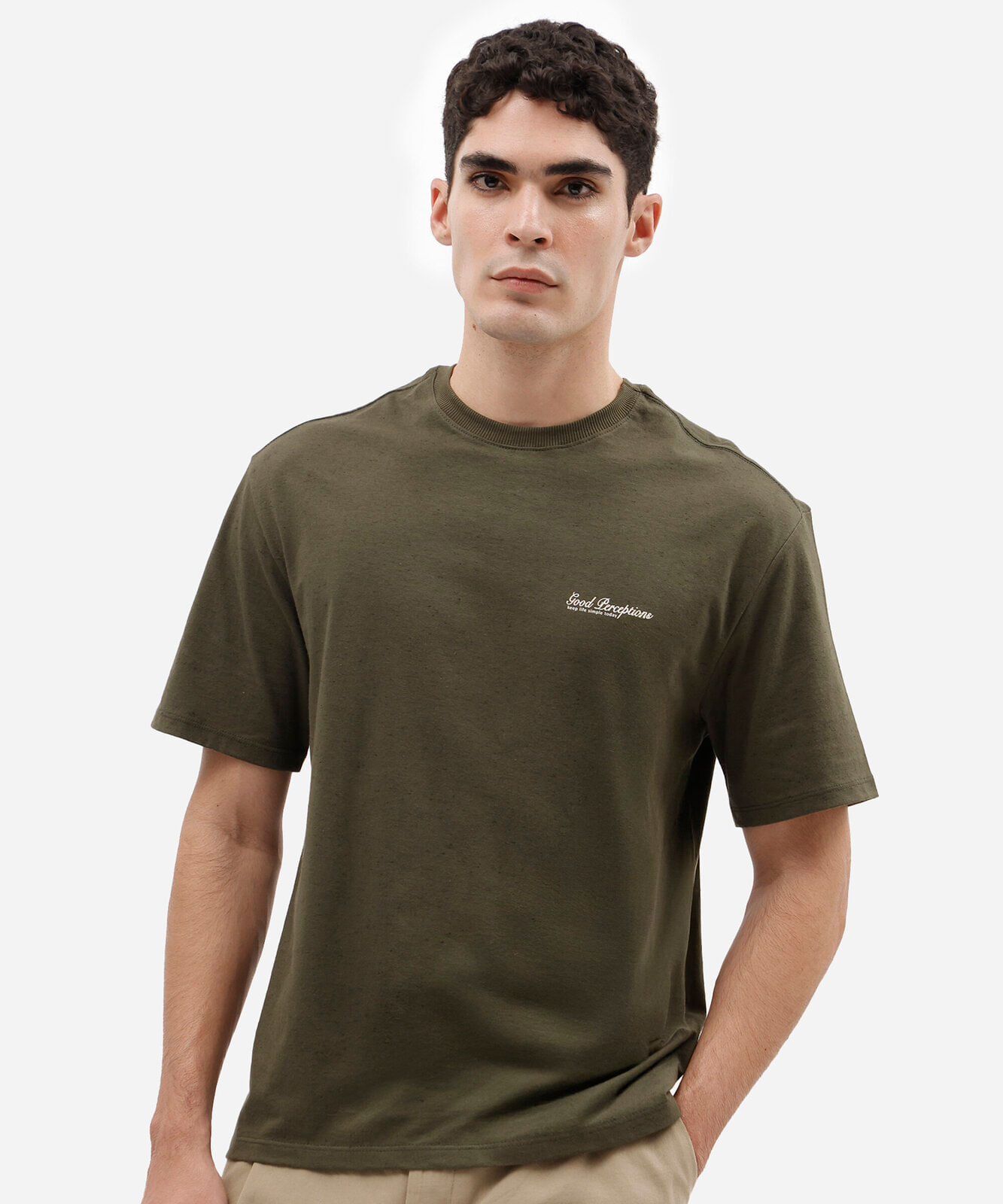 camiseta masculina relaxed de malha com estampa localizada verde