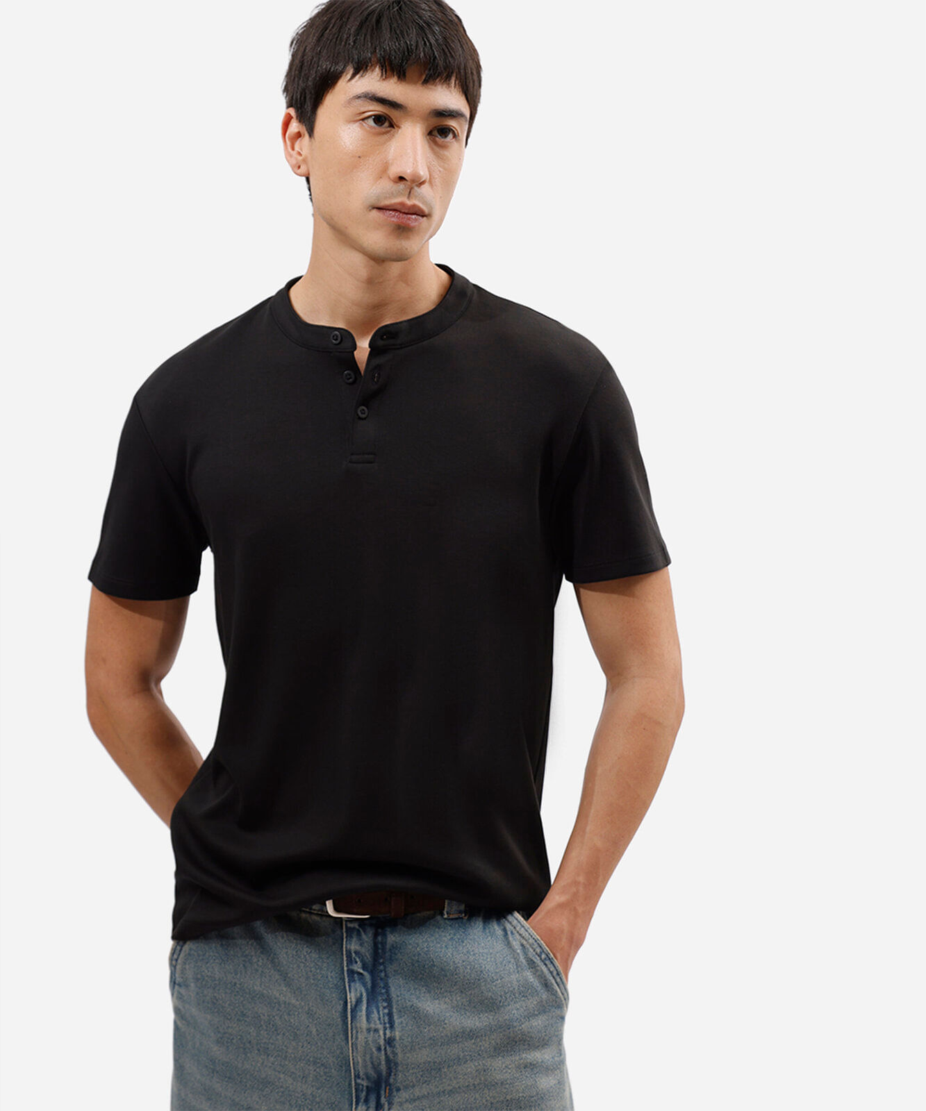 camiseta masculina de algodão peruano gola henley manga curta preta