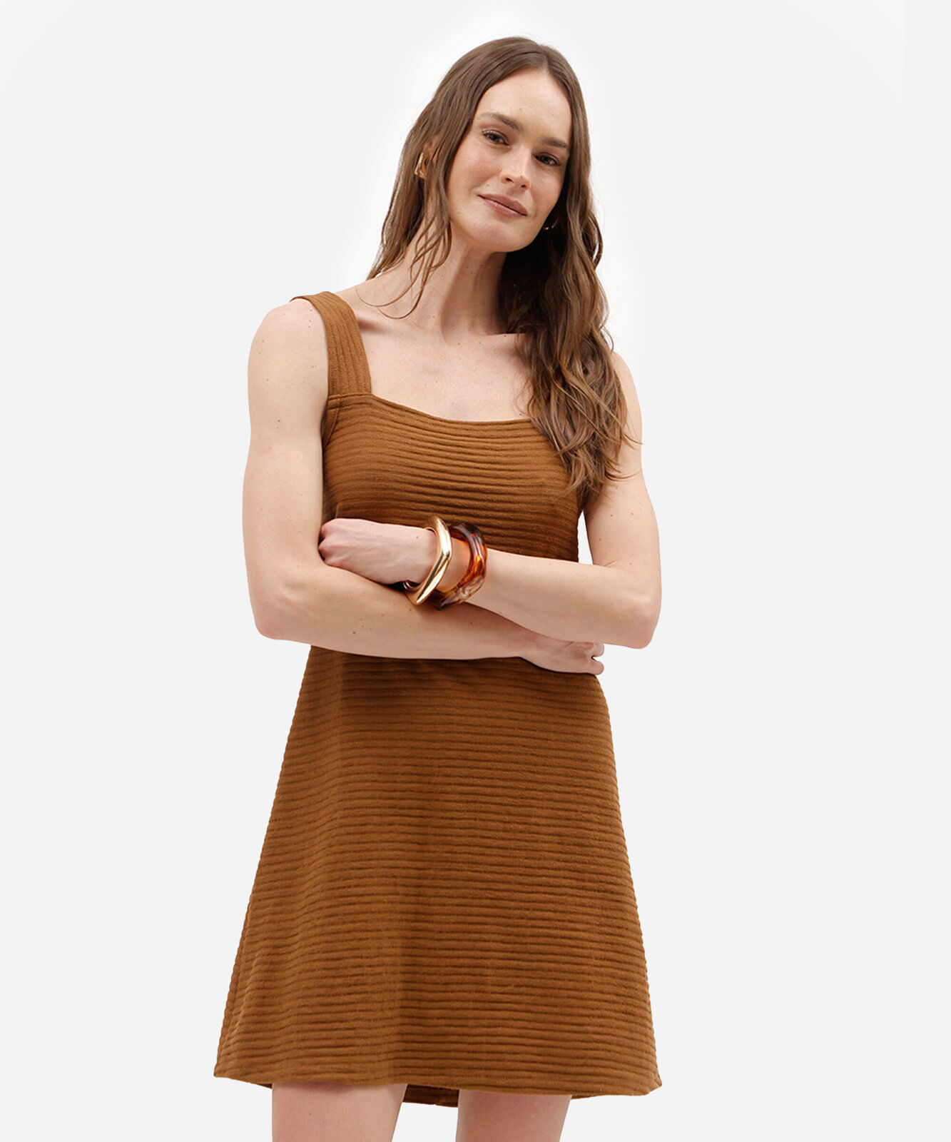 vestido curto feminino decote quadrado canelado bege