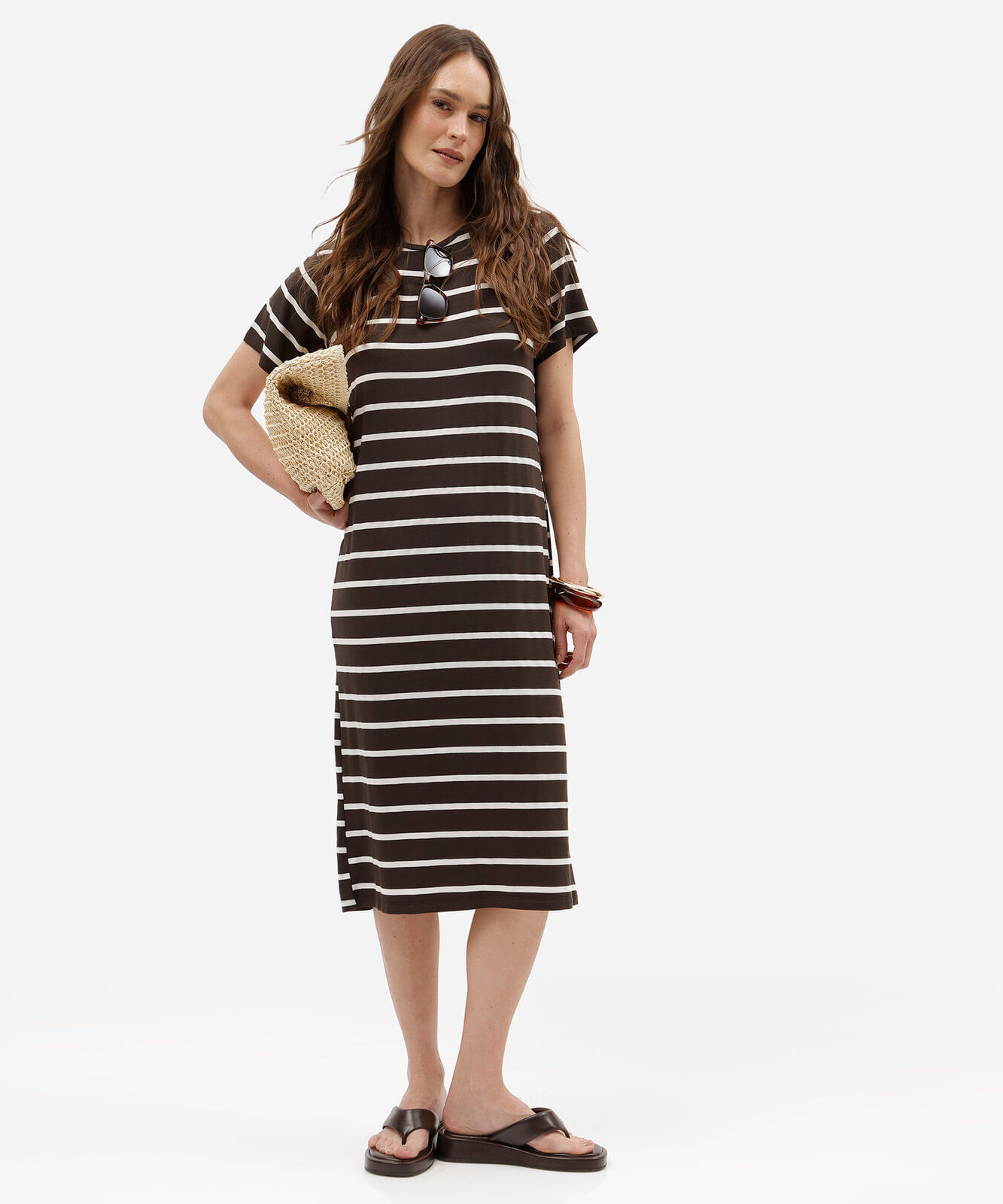 vestido midi feminino com viscose manga curta listrado marrom
