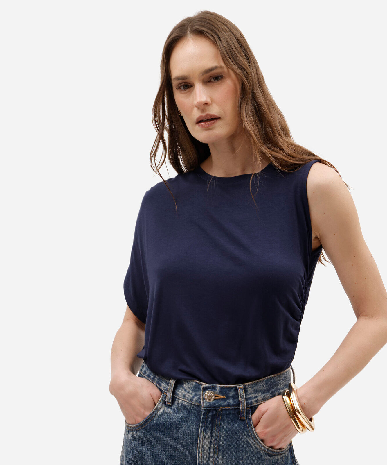 blusa feminina de viscose decote canoa franzida assimétrica azul