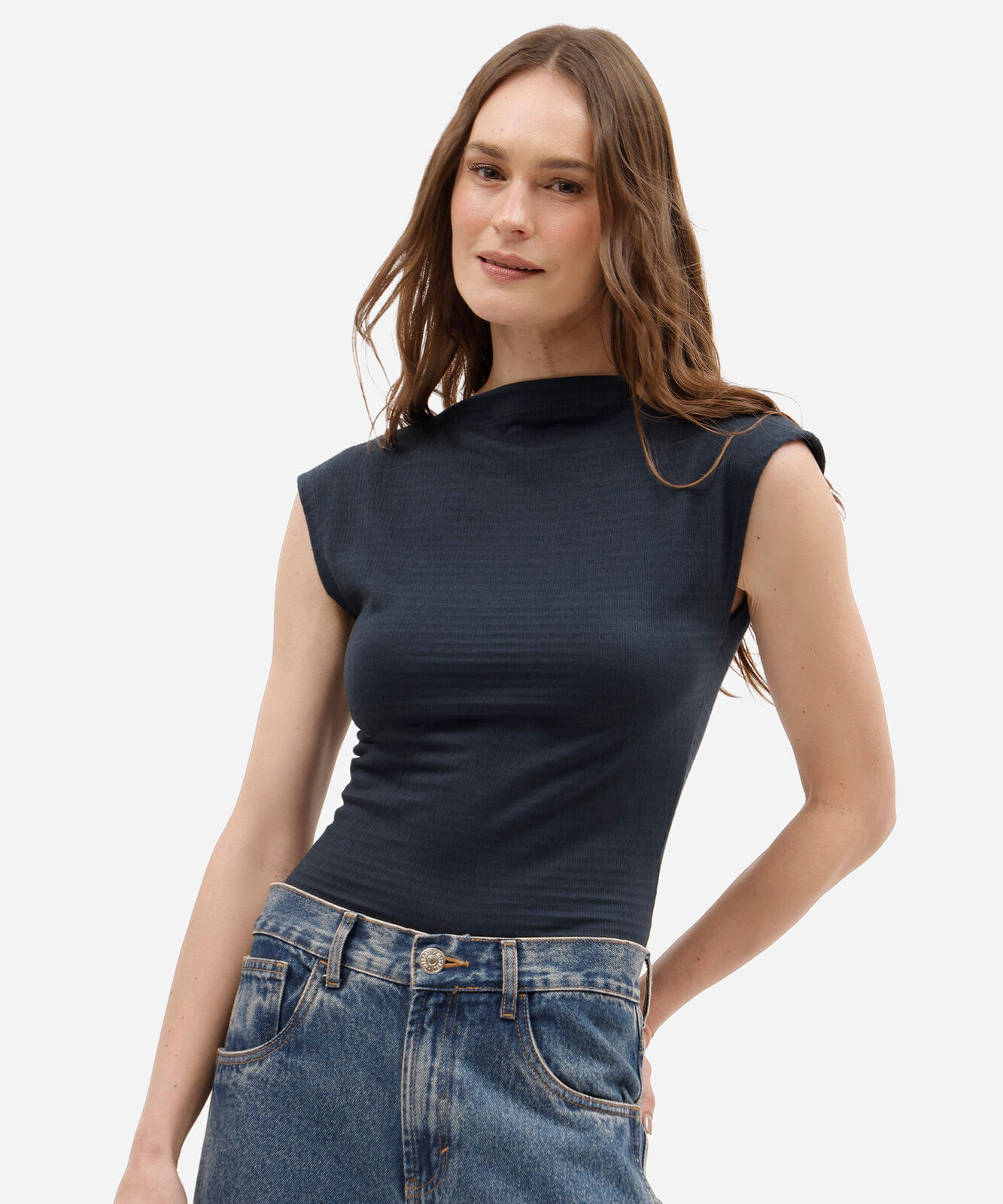 regata feminina com viscose decote canoa texturizada azul