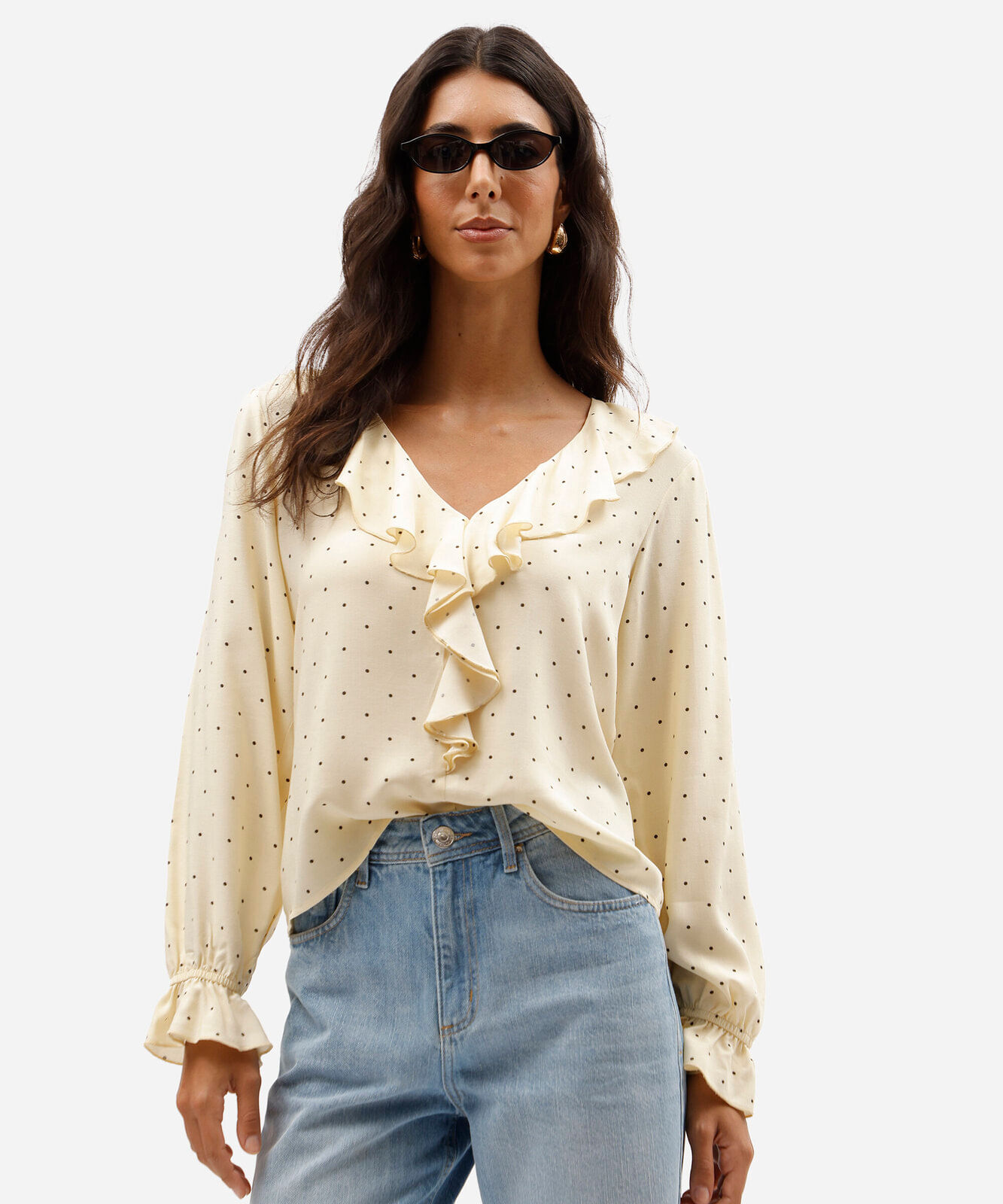 blusa feminina com babados e estampa poá de chiffon amarela