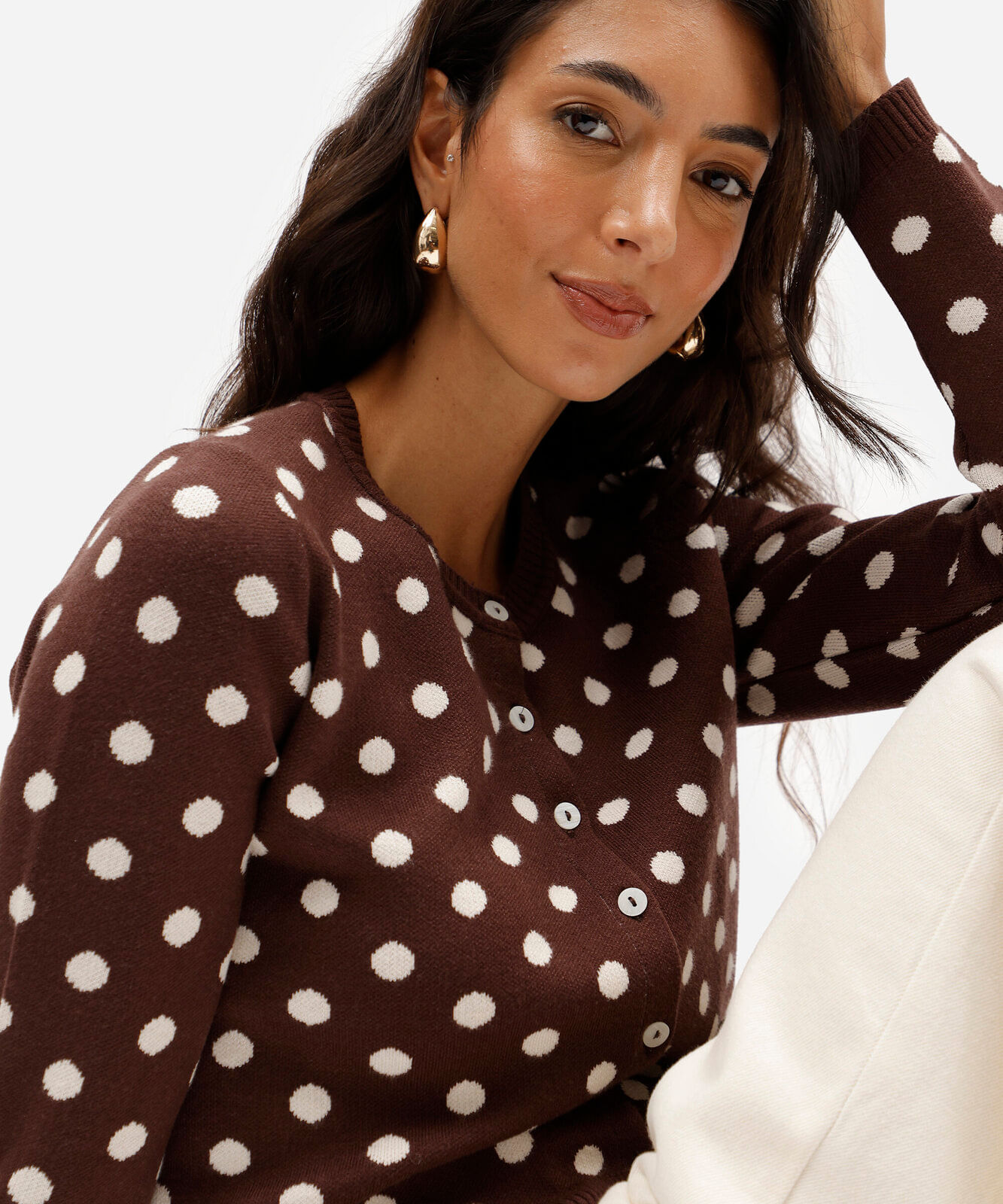 cardigan feminino de tricô com estampa de poá marrom
