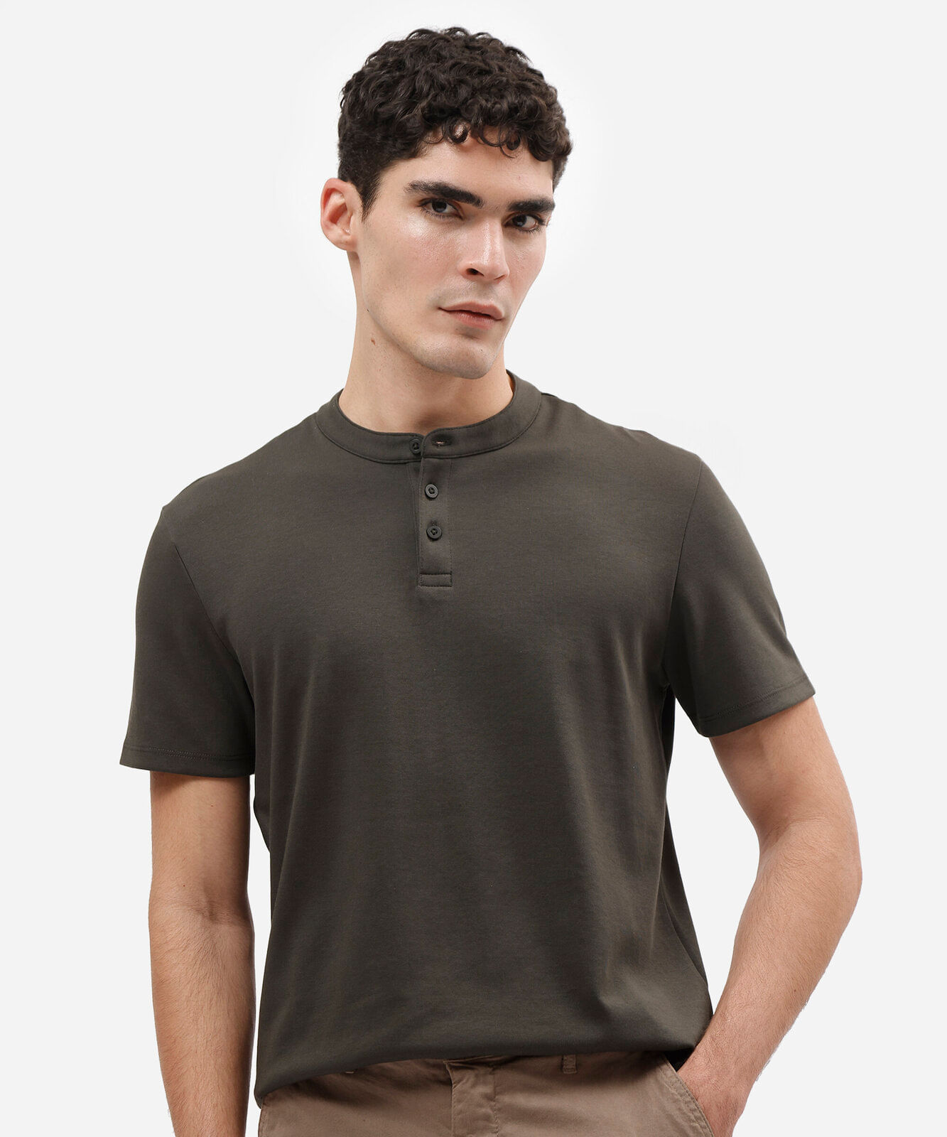 camiseta masculina de algodão peruano gola henley manga curta verde