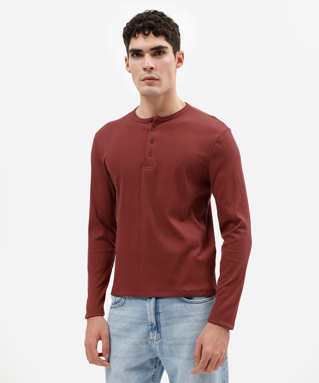 camiseta slim fit masculina manga longa gola henley texturizada vinho