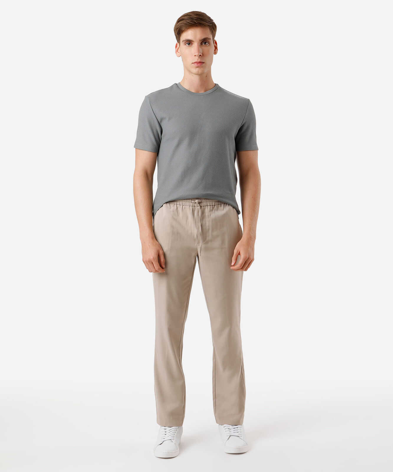 calça jogger de alfaiataria com bolso bege