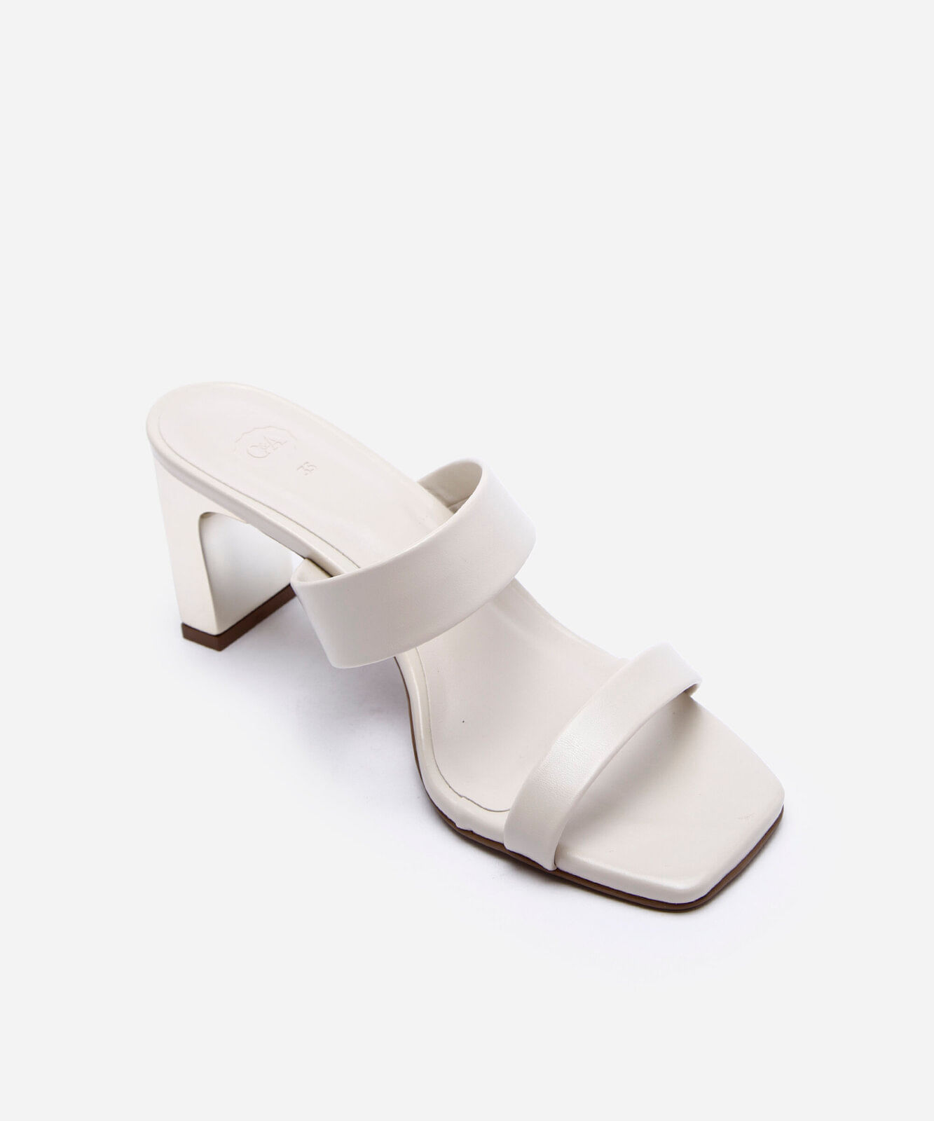 sandália feminina com tiras e bico quadrado off white
