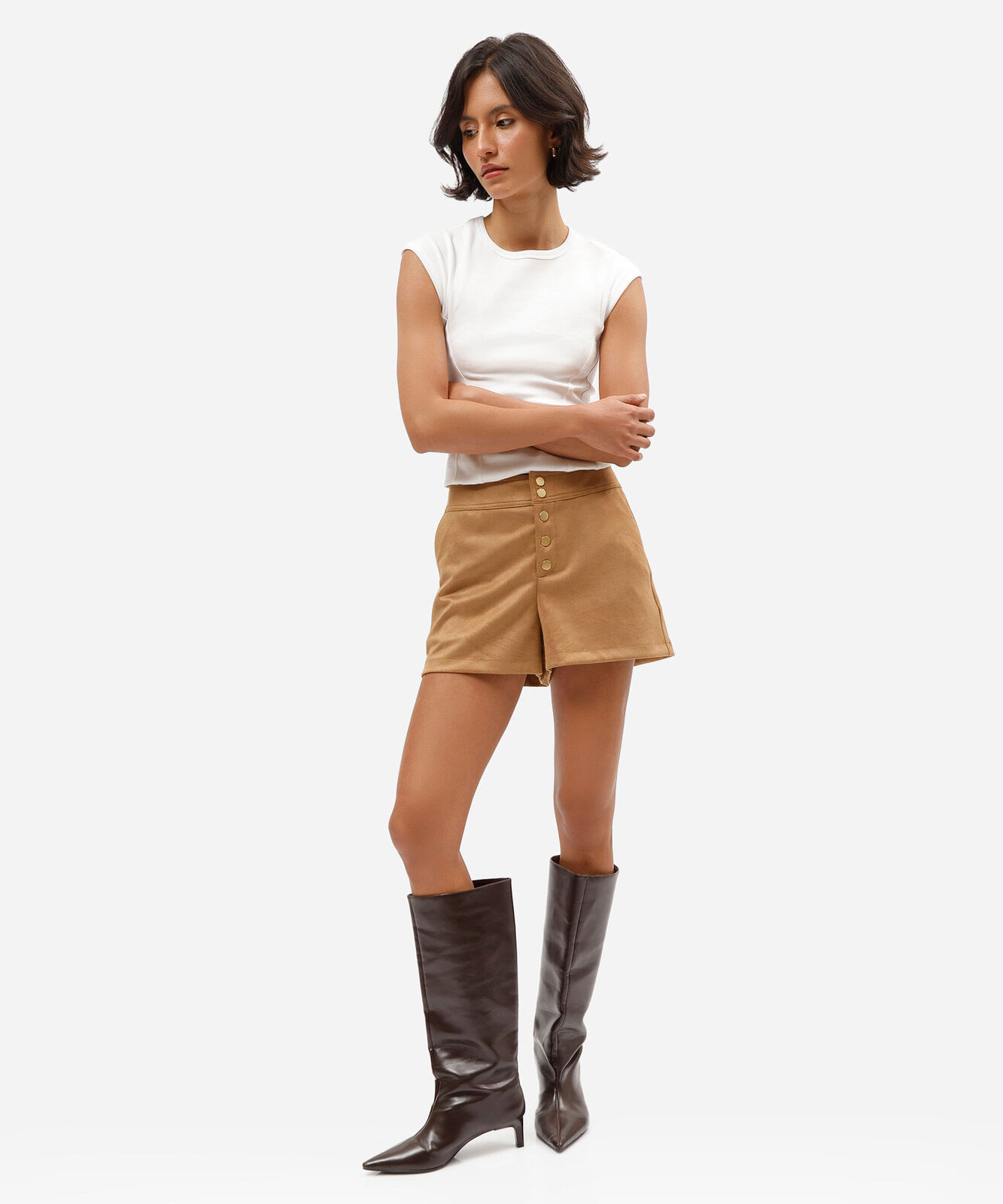 short feminino de suede cintura alta marrom