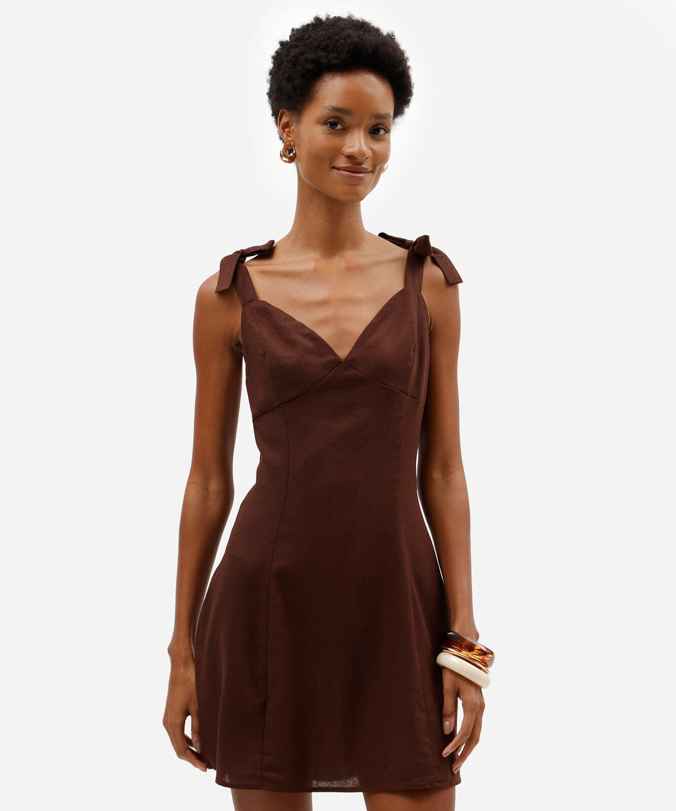 vestido curto feminino com linho e amarração marrom
