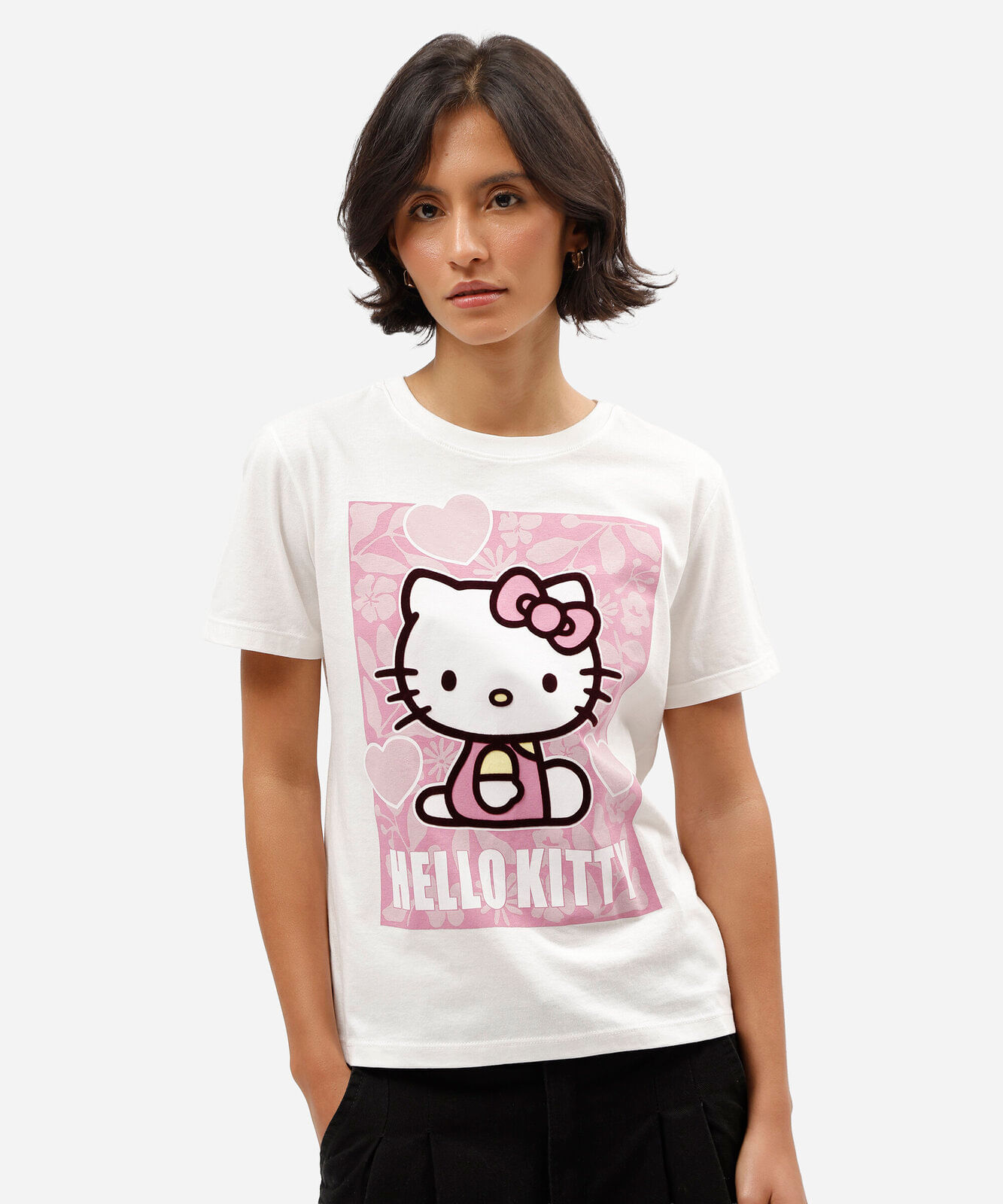 camiseta feminina de algodão gola redonda com estampa hello kitty off white