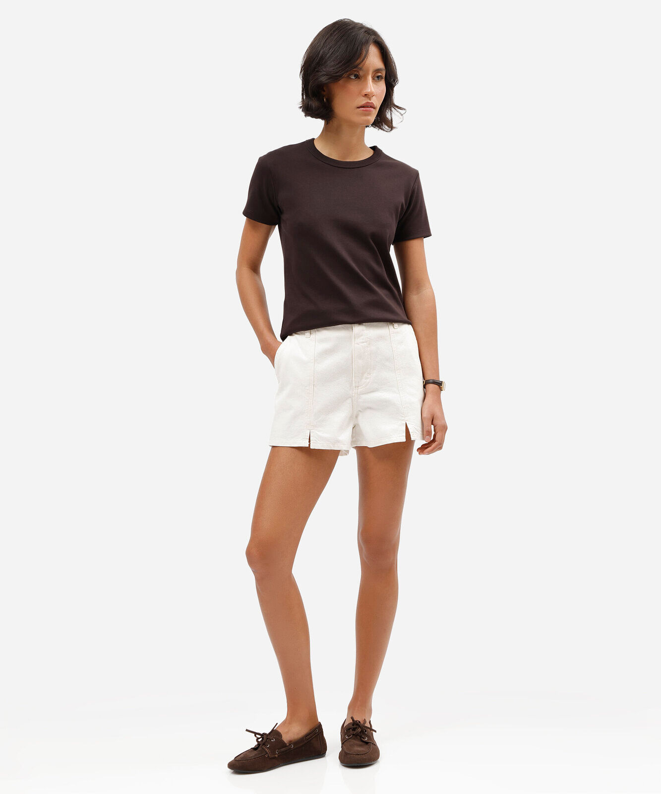 short feminino de sarja com fendas cintura alta off white