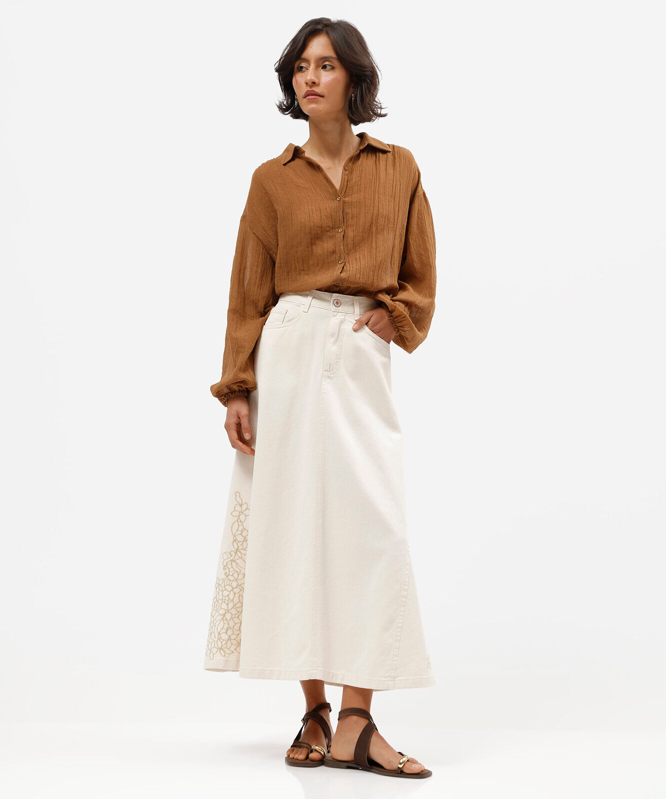 saia midi feminina de sarja com bordado floral off white