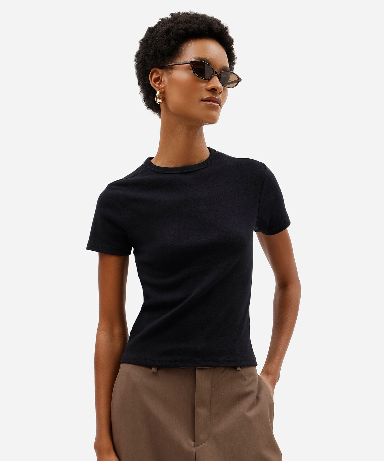 blusa básica feminina baby look de manga curta em malha ribana preta