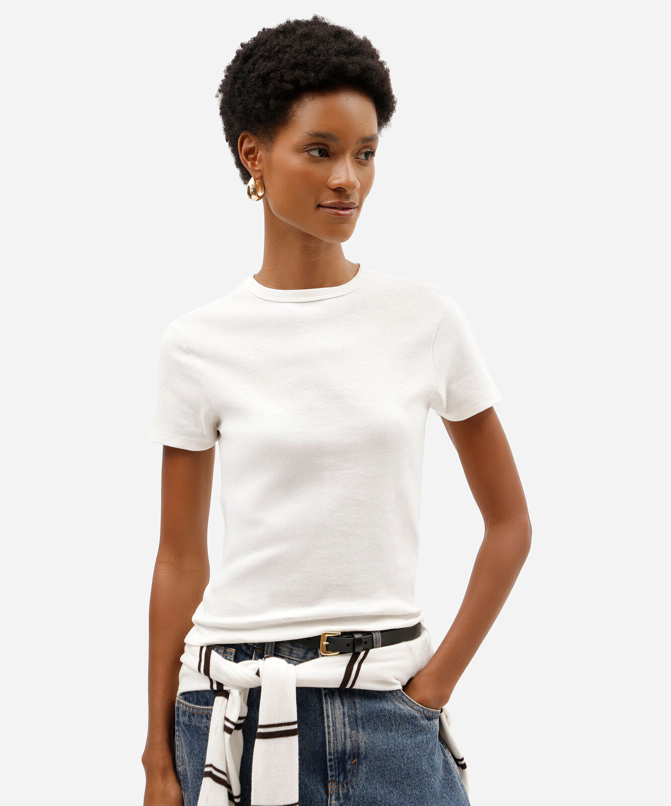 blusa básica feminina baby look de manga curta em malha ribana off white