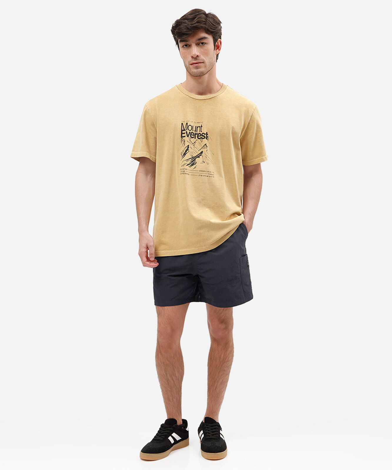 short cargo texturizado com cordão azul