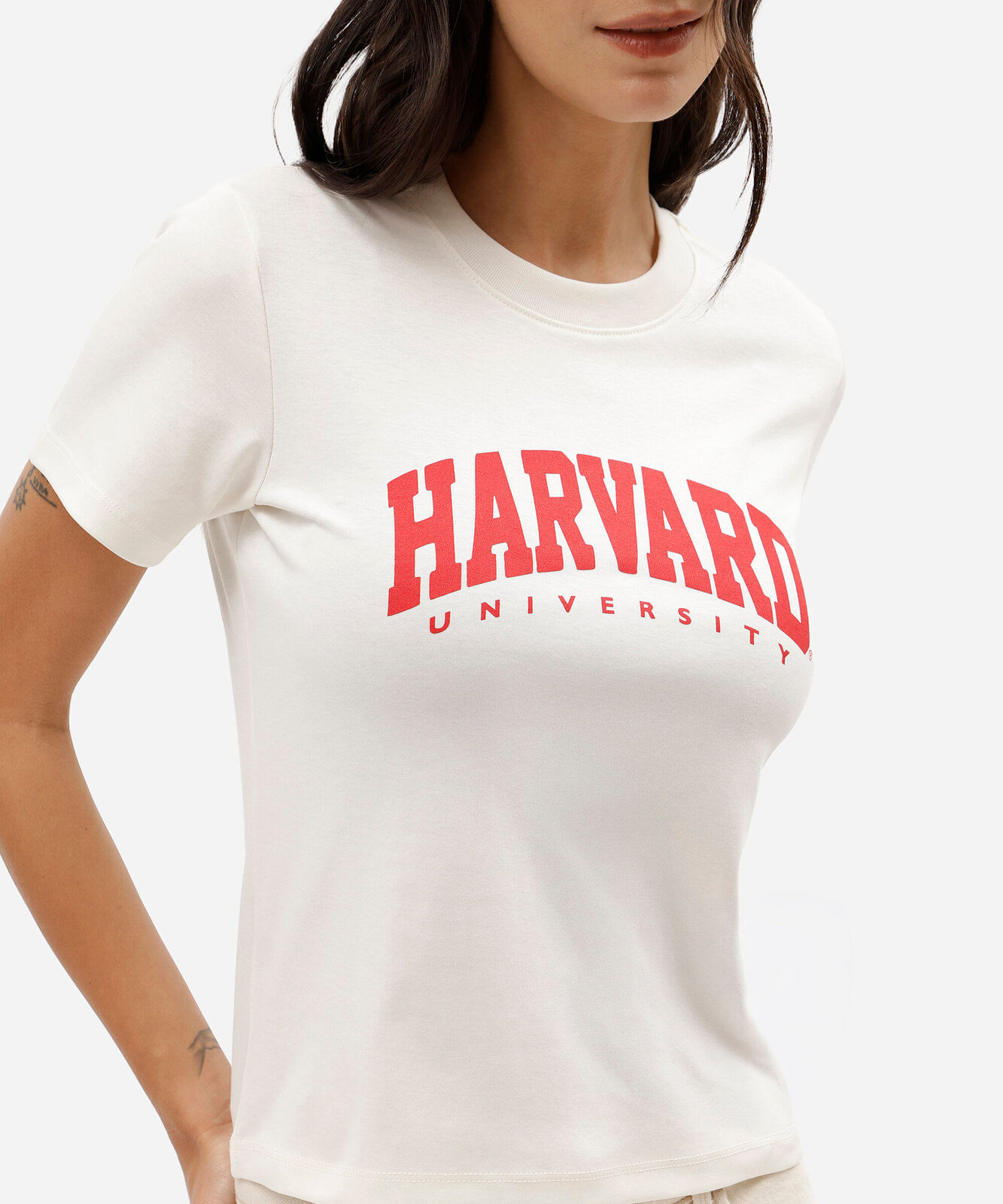 camiseta feminina slim de algodão interlock com estampa harvard off white