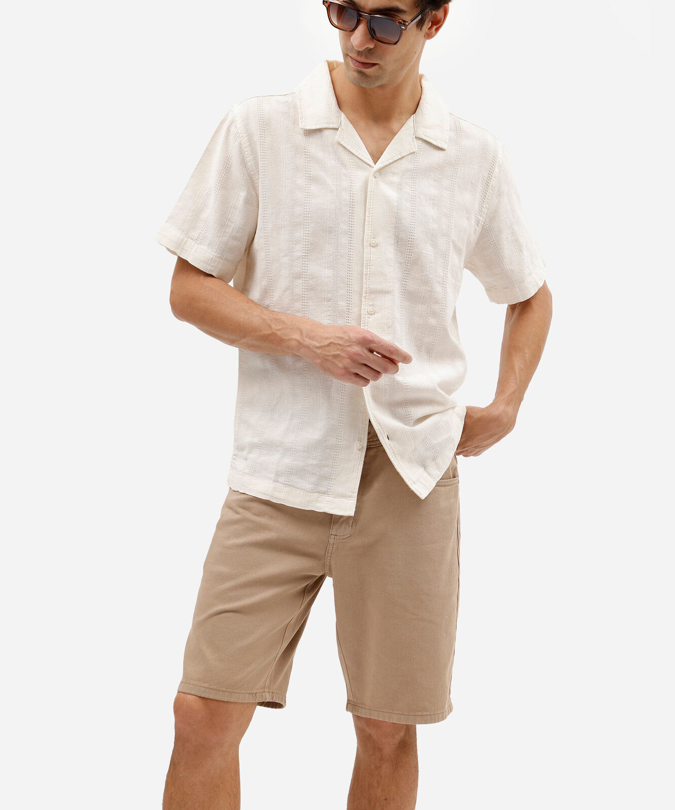 bermuda reta masculina de sarja bege