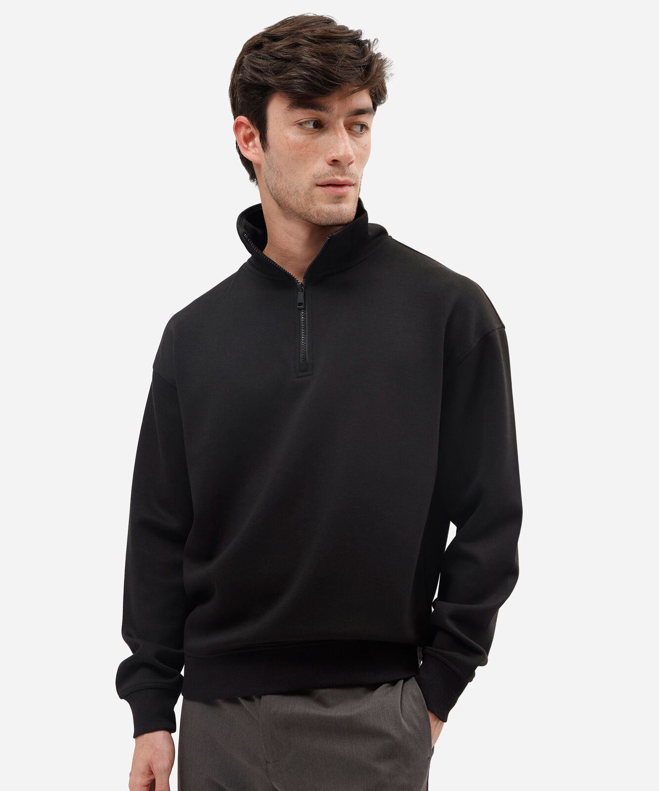 moletom masculino relaxed com gola esporte e zíper frontal preto